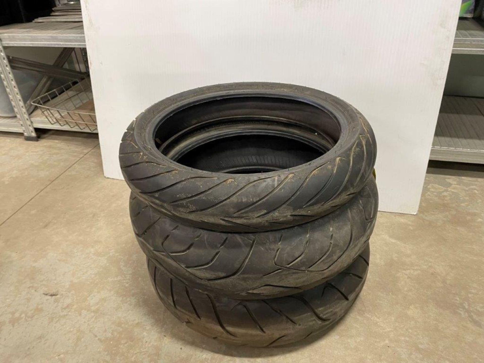 2-REAR MOTORCYCLE TIRES 180/55ZR 17M, 1-FRONT 120/70ZR 17M AND STREET MOTORCYCLE WINDSHIELDS