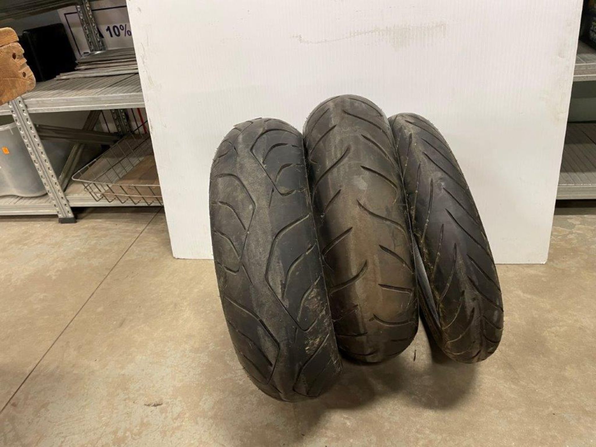 2-REAR MOTORCYCLE TIRES 180/55ZR 17M, 1-FRONT 120/70ZR 17M AND STREET MOTORCYCLE WINDSHIELDS - Image 4 of 6
