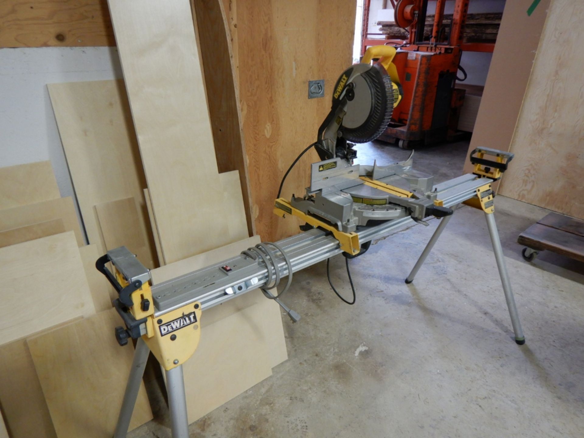 DEWALT 10" COMPOUND MITRE SAW AND ALUMINUM STAND - Image 2 of 4