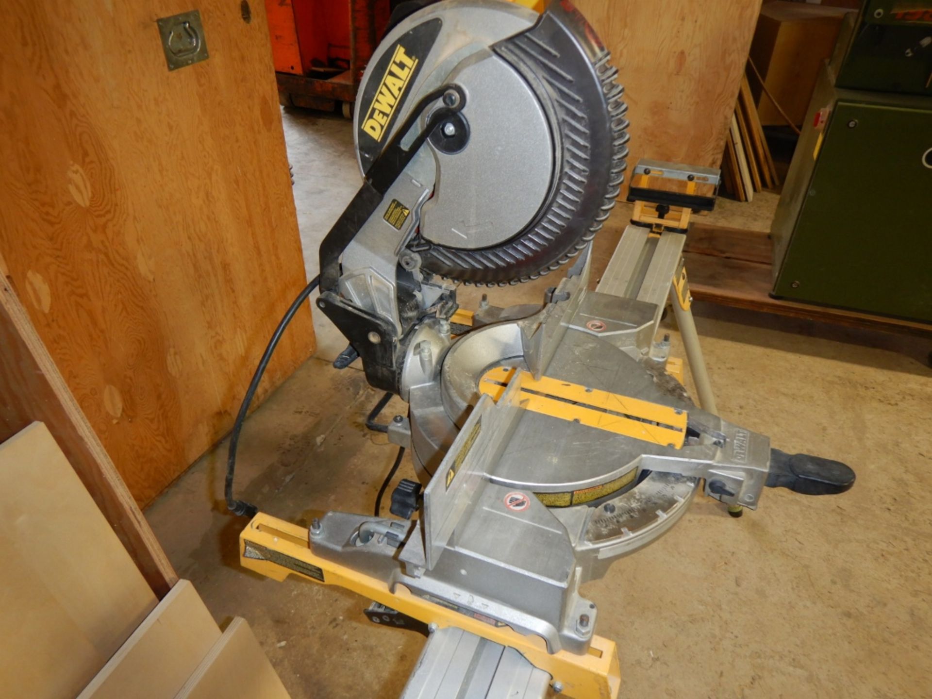 DEWALT 10" COMPOUND MITRE SAW AND ALUMINUM STAND - Image 3 of 4