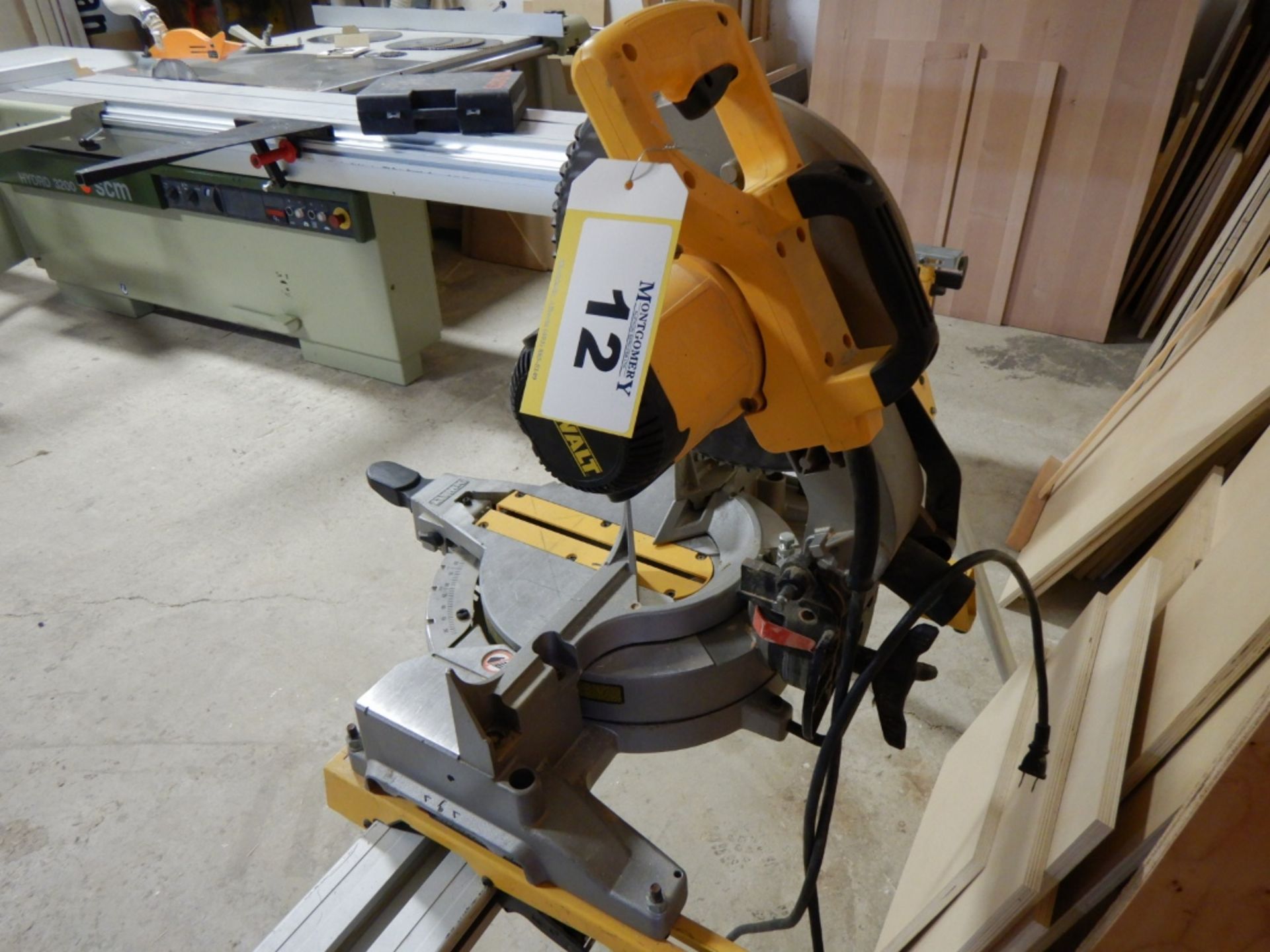 DEWALT 10" COMPOUND MITRE SAW AND ALUMINUM STAND - Image 4 of 4