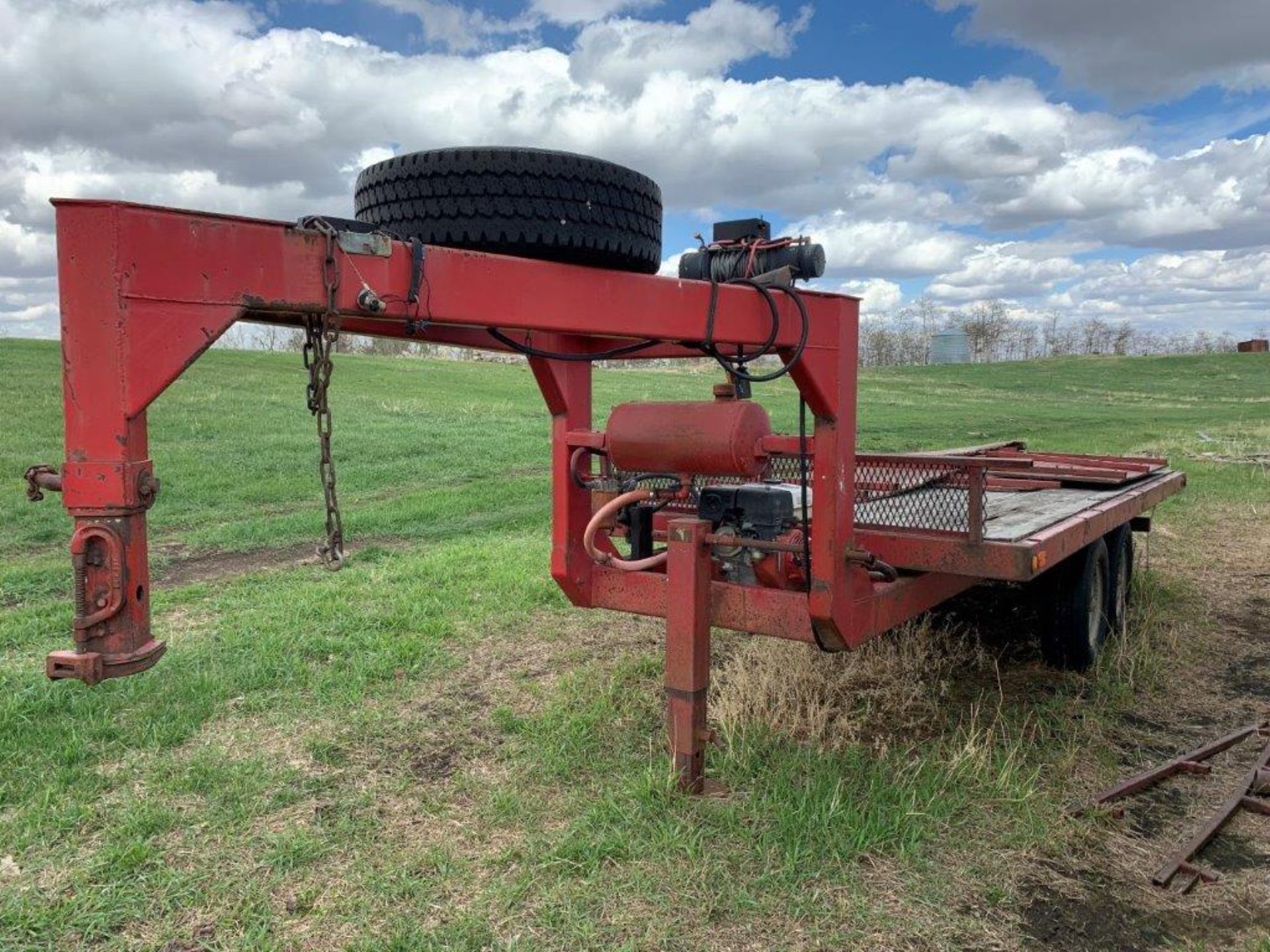 T/A G/N FLAT DECK TRAILER W/WINCH, HYD. TILT, 9 HP HONDA ENGINE (NO VIN) - Image 2 of 15