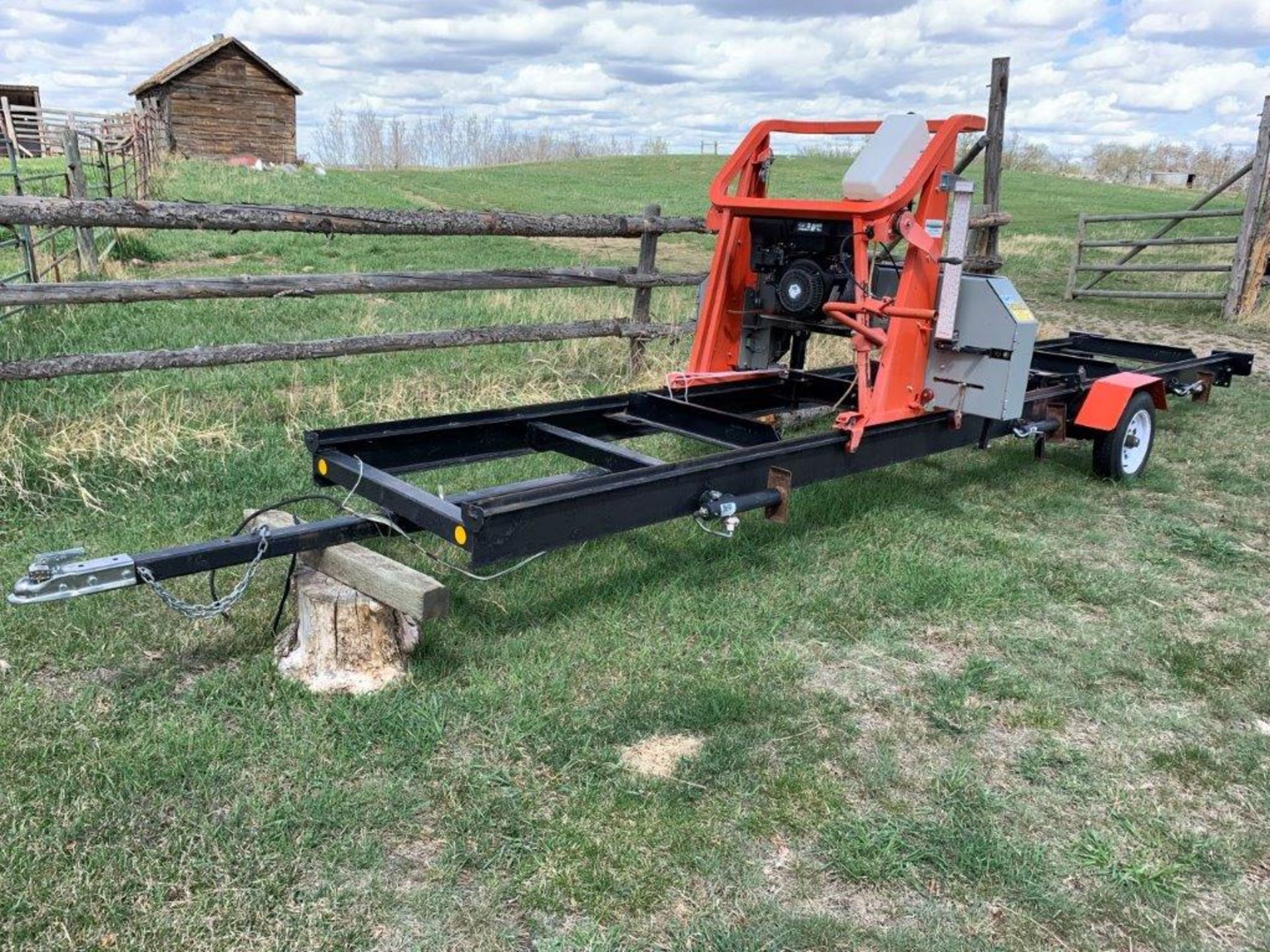 TIMBREY M285LT MOBILE BAND SAWMILL - 20 FT BED, SUBARU 14.0 EX40 ENGINE, EXTRA BAND SAW BLADES