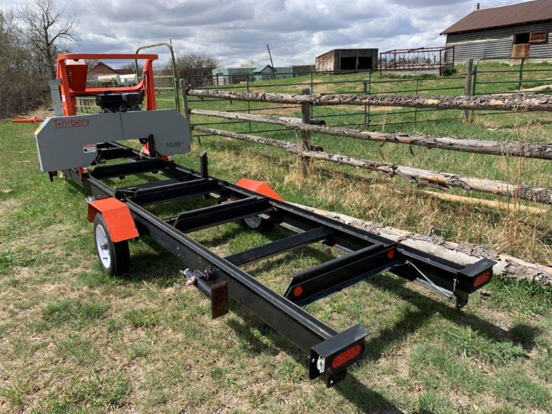 TIMBREY M285LT MOBILE BAND SAWMILL - 20 FT BED, SUBARU 14.0 EX40 ENGINE, EXTRA BAND SAW BLADES - Image 3 of 13