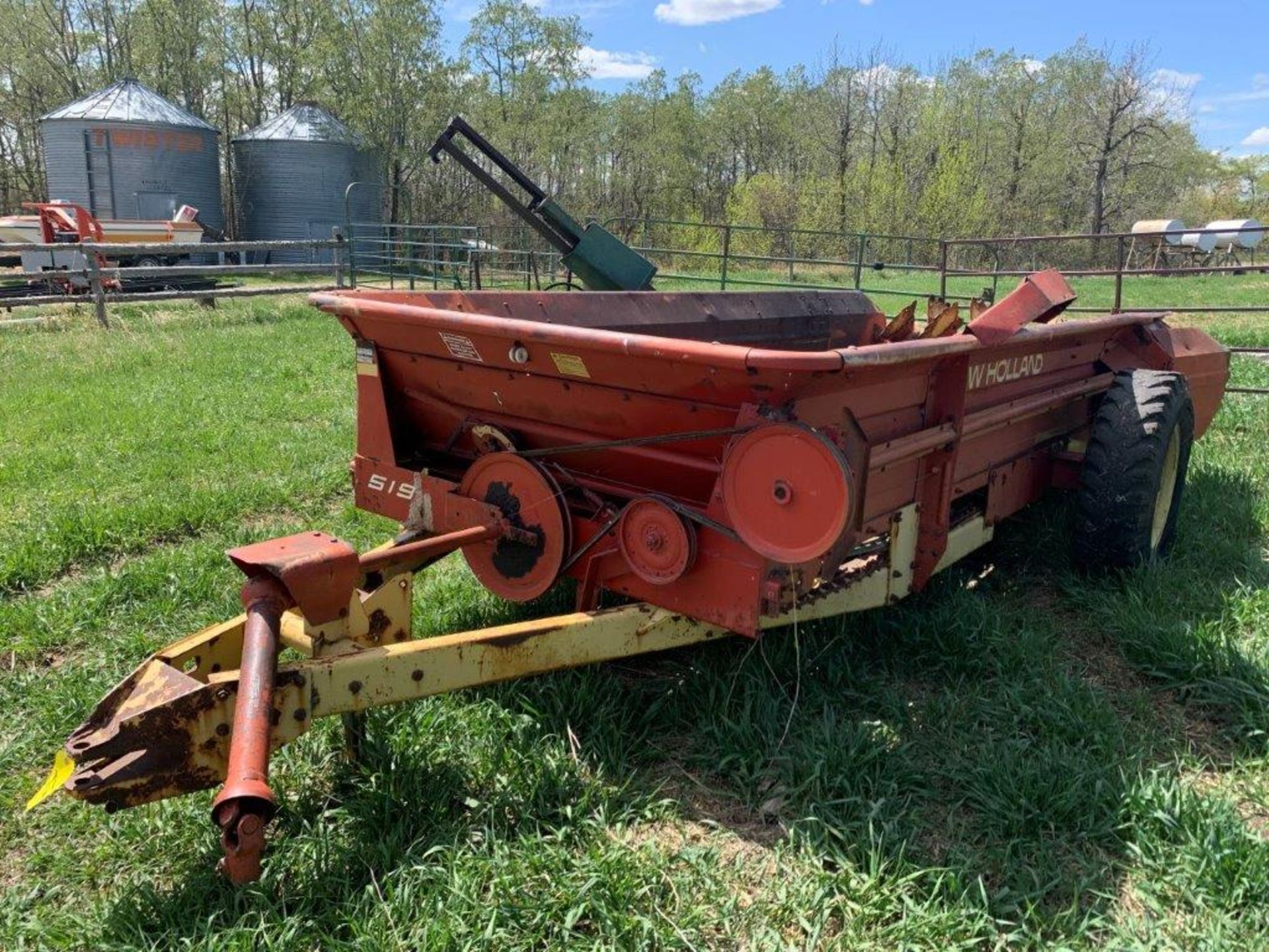 NH 519 S/A MANURE SPREADER, S/N 529711 - Image 2 of 8