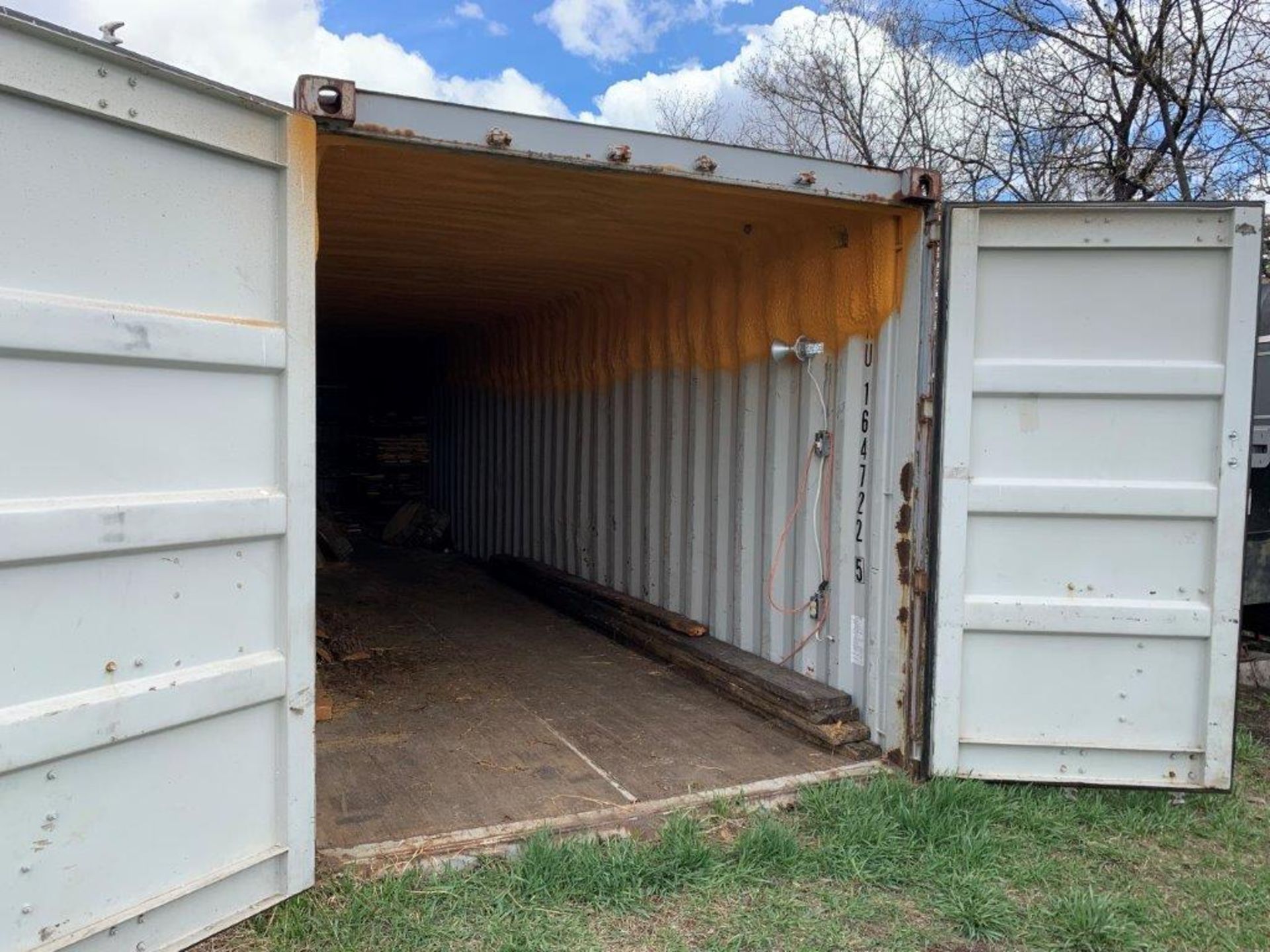 12/1999 8 FT X40 FT C-CAN STORAGE UNIT, WIRED AND INSULATED CEILING, S/N CBHU164722-5 - Image 4 of 6