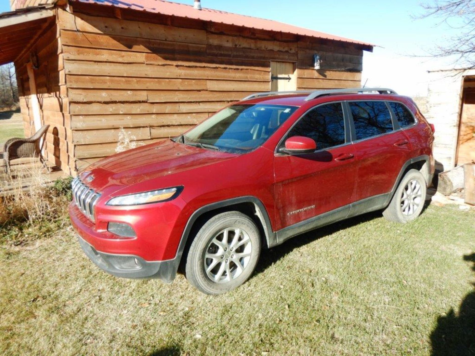 2015 JEEP CHEROKEE 4WD SPORT UTILITY 4 DR SUV, 3.2L ENG.,105,030 KM SHOWING - Image 2 of 7