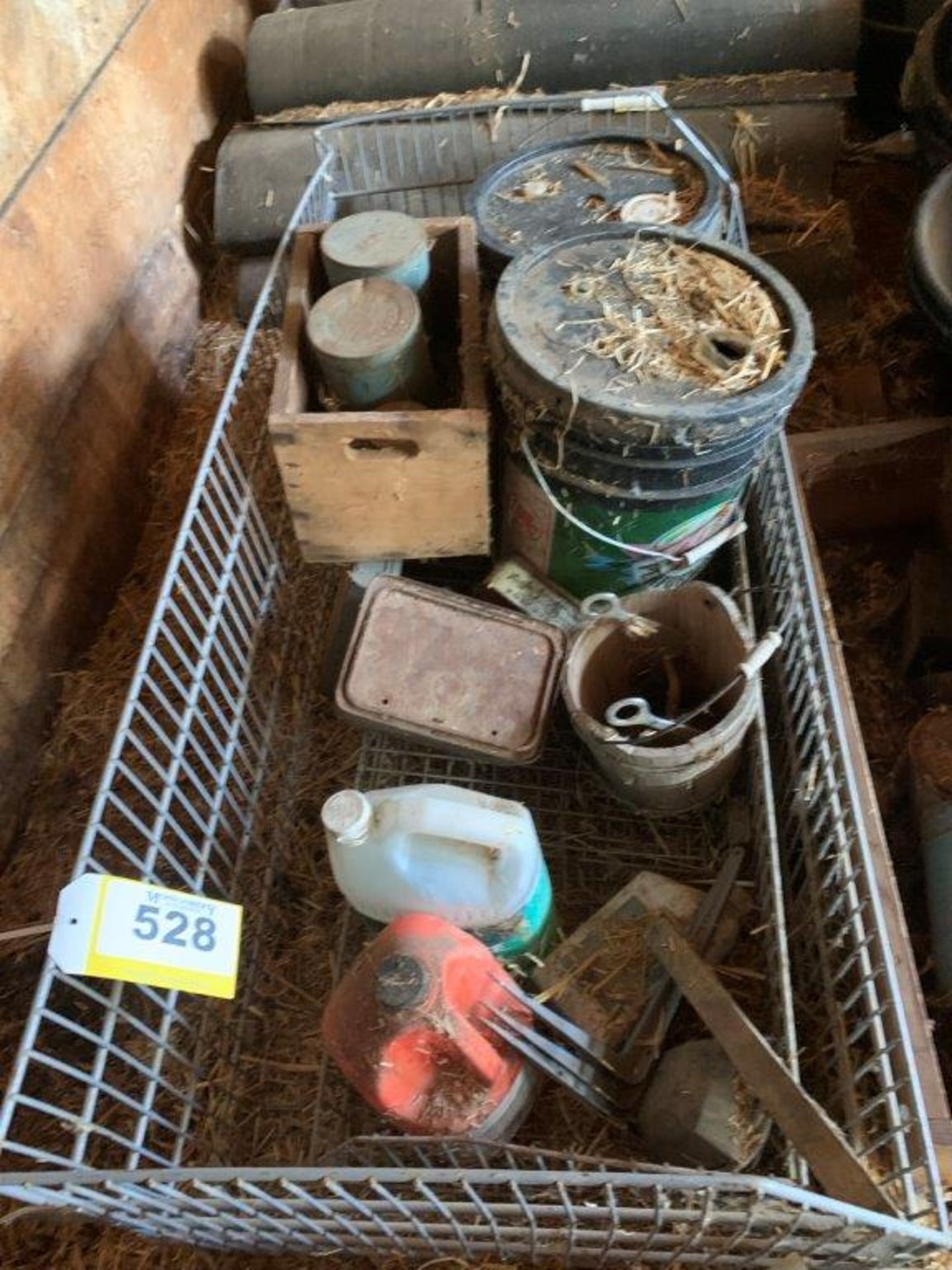 WIRE RACK, OLD TINS, ETC - Image 2 of 4