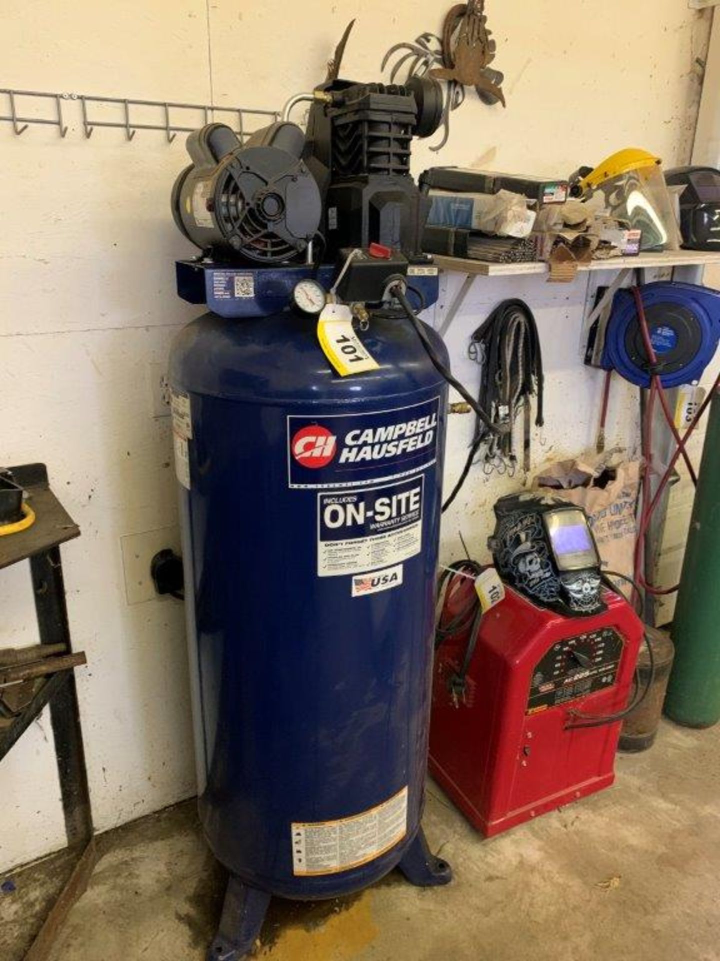 CAMPBELL HAUSFELD 60 GAL UPRITE AIR COMPRESSOR W/ 5 HP-110V MOTOR, CAST COMPRESSOR