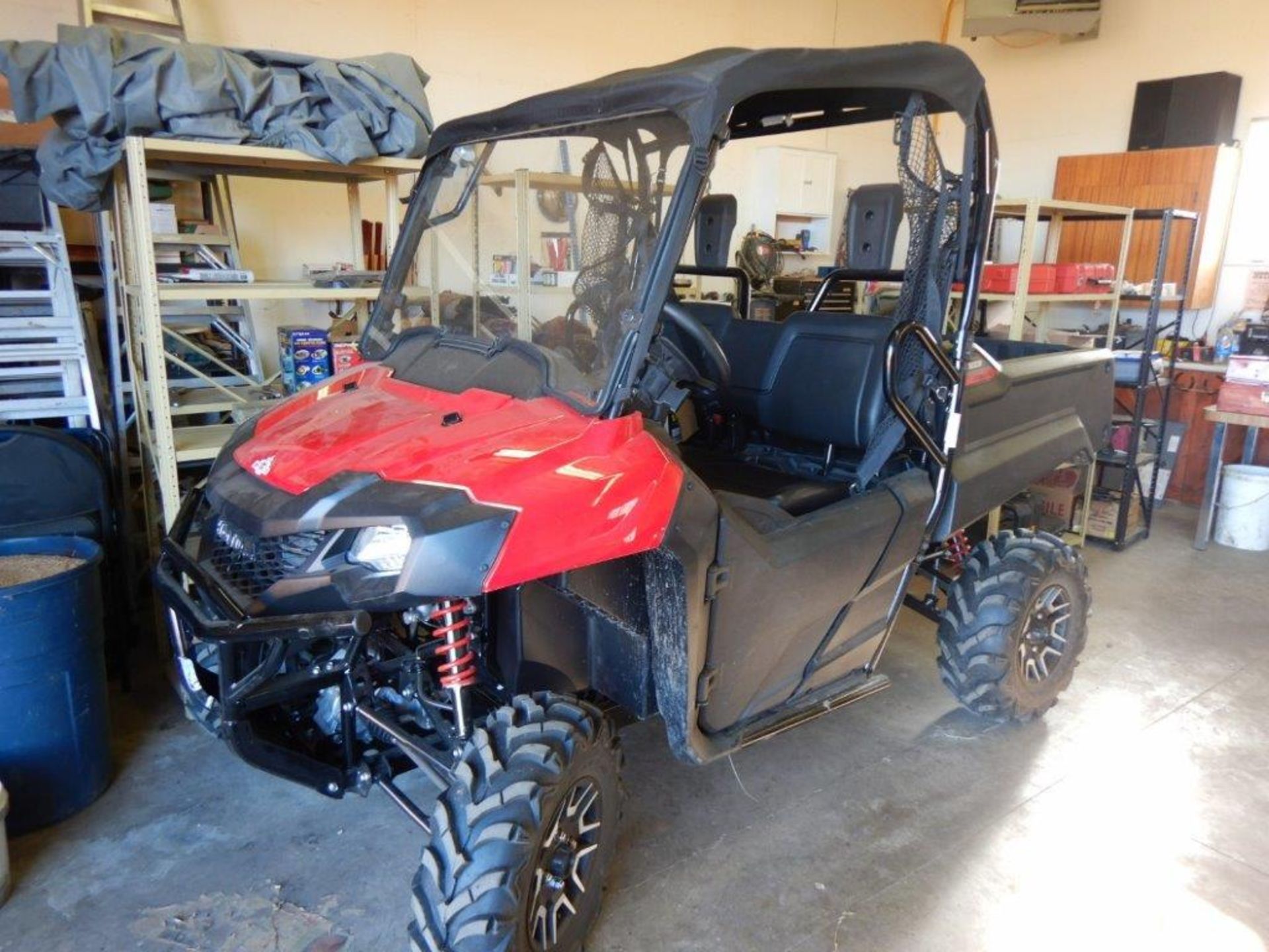 2021 HONDA PIONEER 700 4X4 SIDE-BY-SIDE W/ CARGO BOX, ONLY 97 KM SHOWING - Image 3 of 4