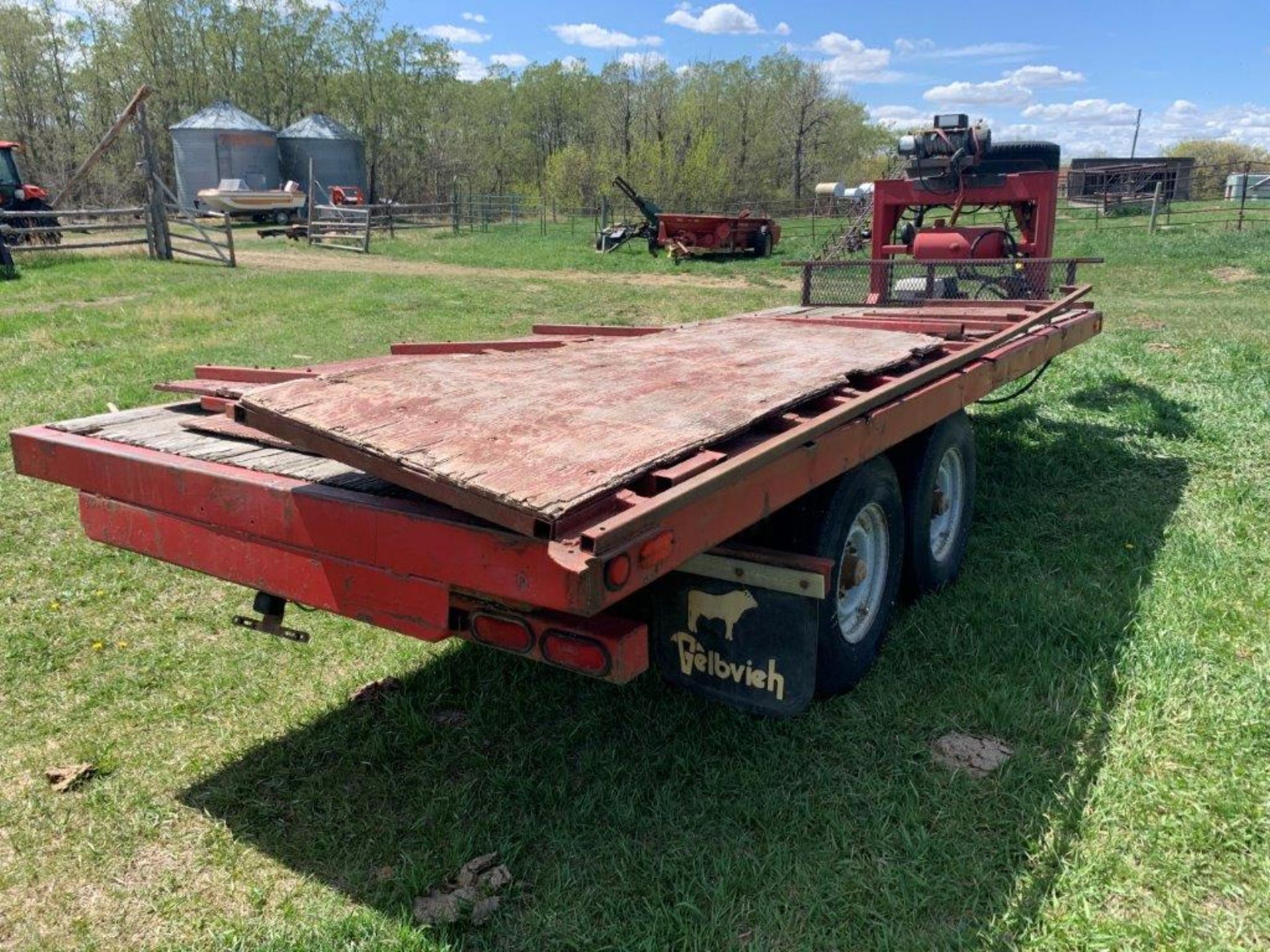 T/A G/N FLAT DECK TRAILER W/WINCH, HYD. TILT, 9 HP HONDA ENGINE (NO VIN) - Image 6 of 15