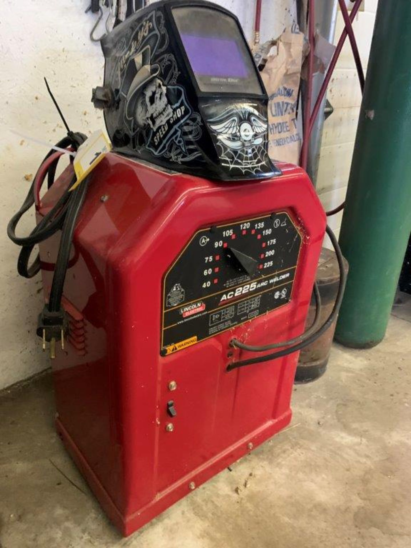 LINCOLN AC 225 ARC WELDER - 220V W/ CABLES