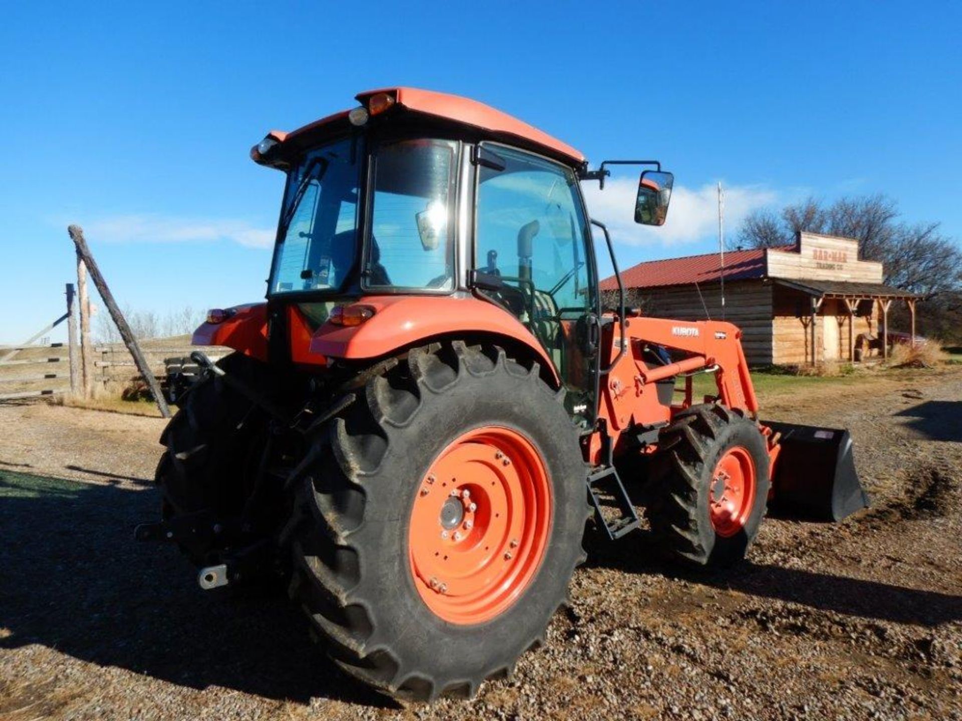 2018 KUBOTA M7060 4X4 TRACTOR W/ KUBOTA LA1154 FEL & EURO -KWIK ATTACH. 80 INCH BUCKET, 12 SPD. - Image 5 of 10