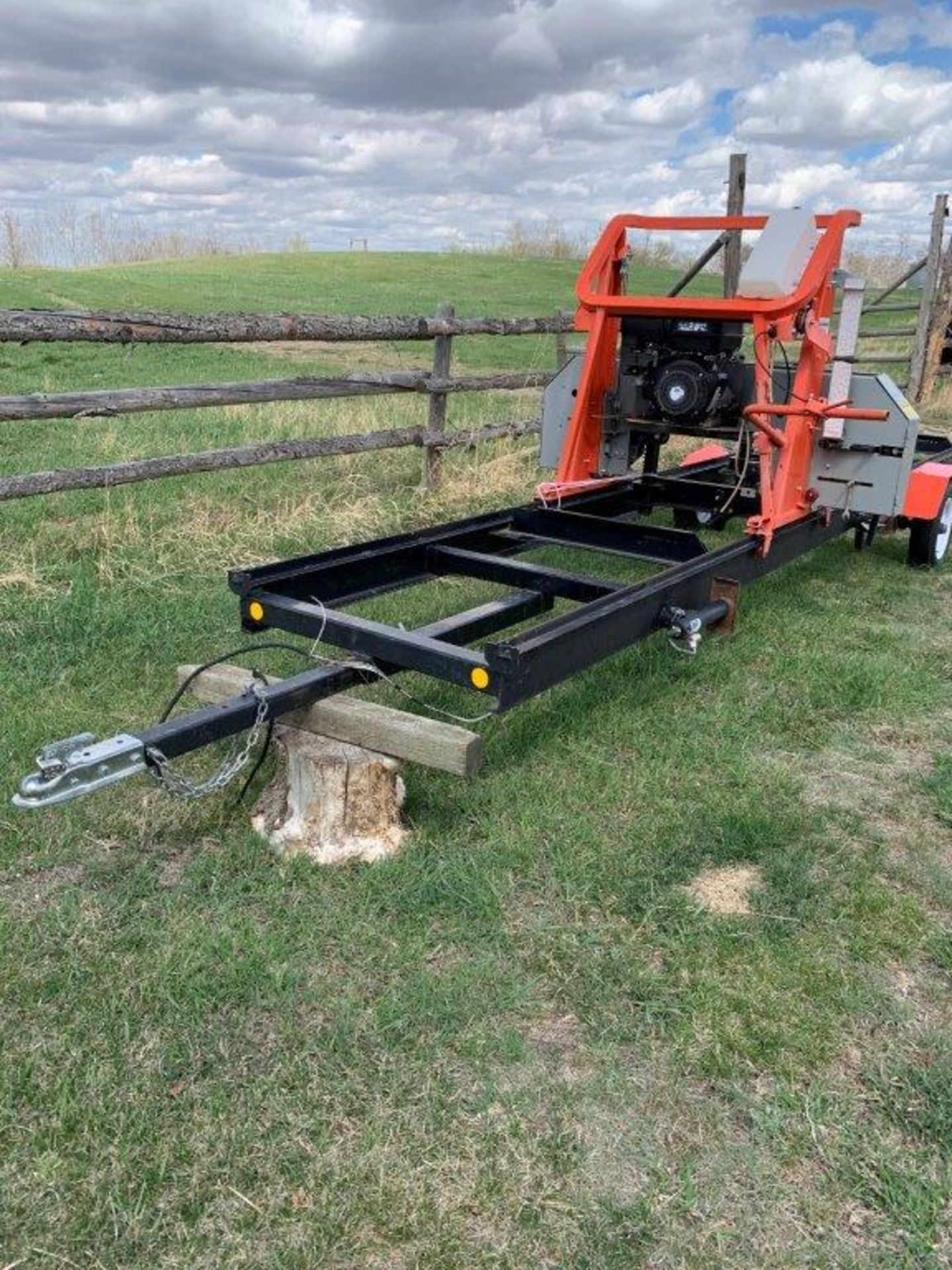 TIMBREY M285LT MOBILE BAND SAWMILL - 20 FT BED, SUBARU 14.0 EX40 ENGINE, EXTRA BAND SAW BLADES - Image 2 of 13