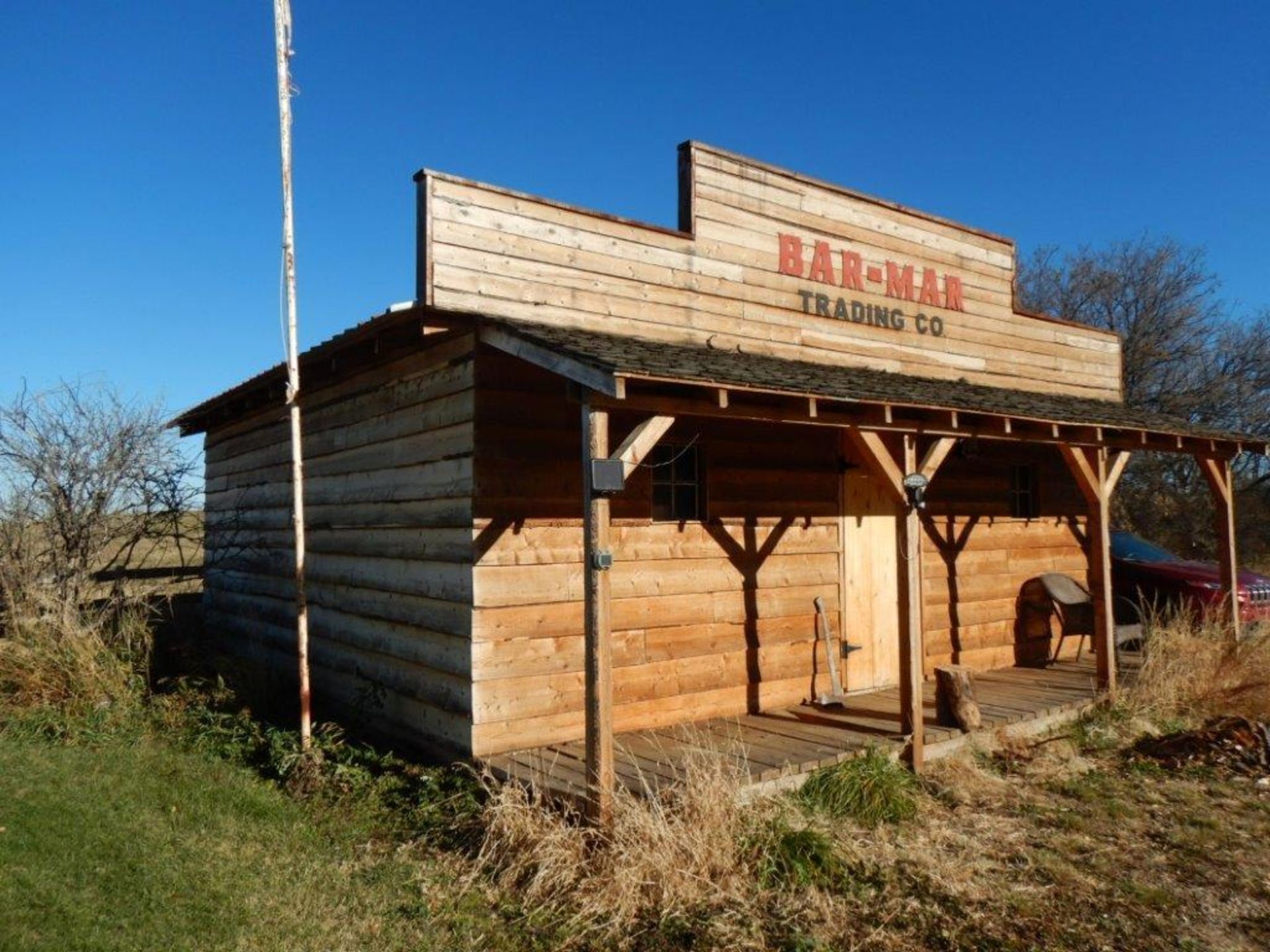 24FT X 24 FT SKIDDED WOOD FRAME BUILDING W/4 FT VERANDA (USED AS STORE AND ANTIQUE SHOWROOM) - Image 2 of 8