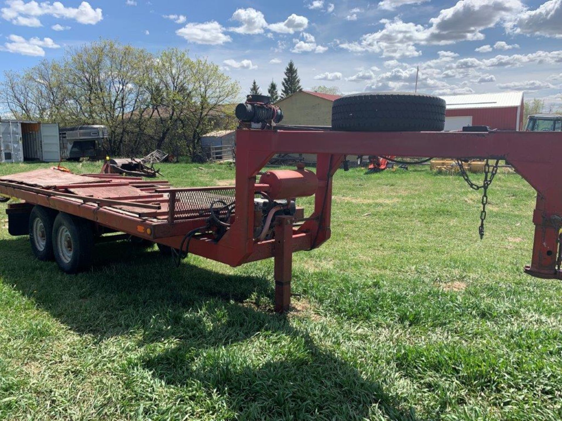 T/A G/N FLAT DECK TRAILER W/WINCH, HYD. TILT, 9 HP HONDA ENGINE (NO VIN) - Image 3 of 15