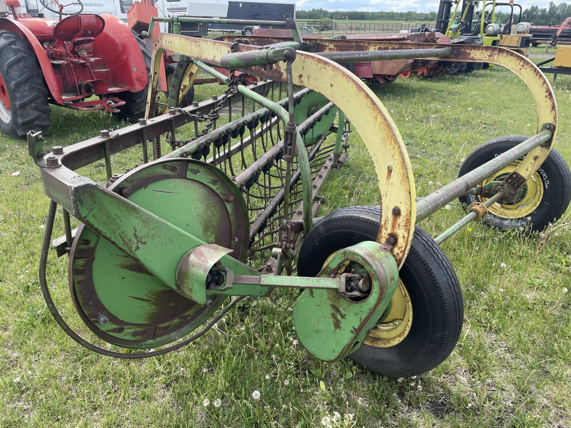 JOHN DEERE 896A HAY RAKE, S/N 16930 - Image 2 of 5