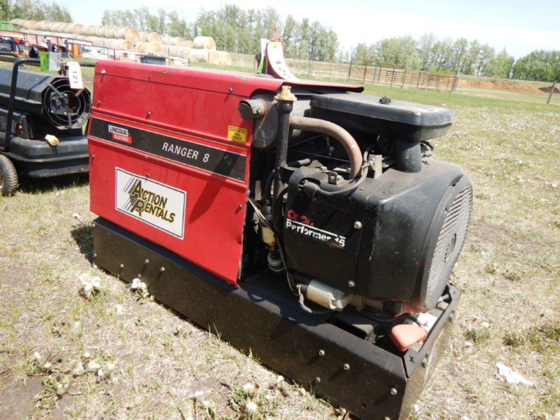 LINCOLN ELEC. RANGER 8 ARC WELDING POWER SOURCE W/ ONAN PERFORMER ENGINE, 1635.7 HOURS SHOWING