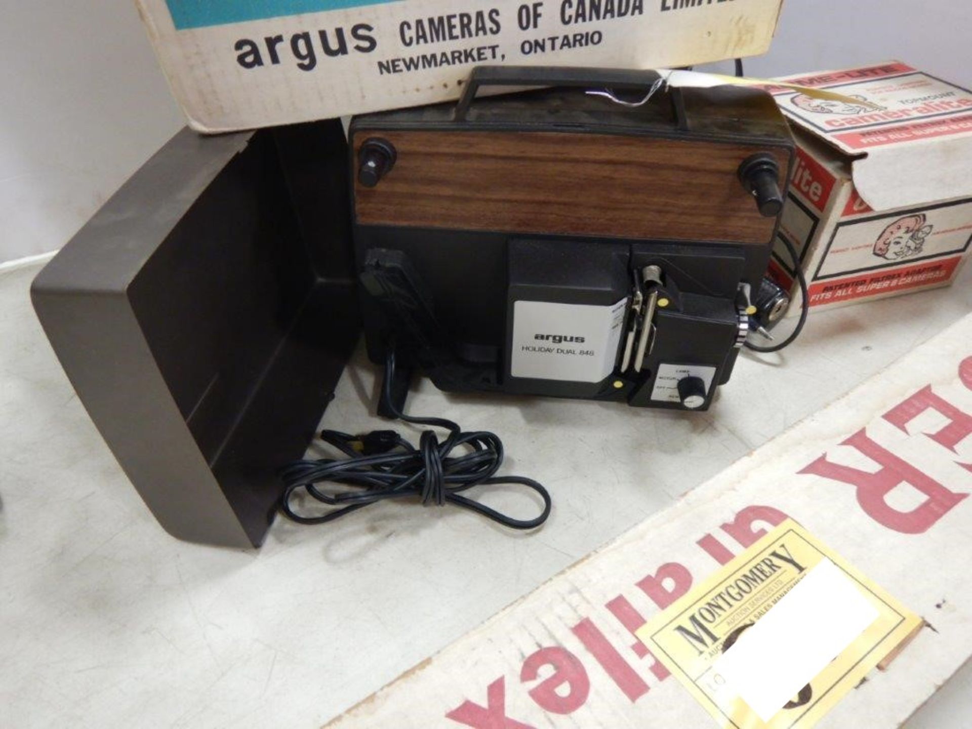 VINTAGE ARGUS HOLIDAY DUAL 848 PROJECTOR, ARGUS 808 INSTANT LOAD VIDEO CAMERA, SINGER PIONEER - Image 2 of 3