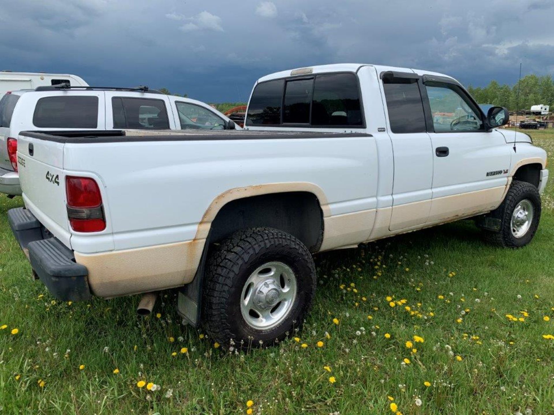 2000 DODGE 2500 P/U TRUCK, 4X4, 8L V10, EXT CAB, LEATHER, NEW FALKEN WILDPEAK TIRES, HITCH - Image 3 of 13