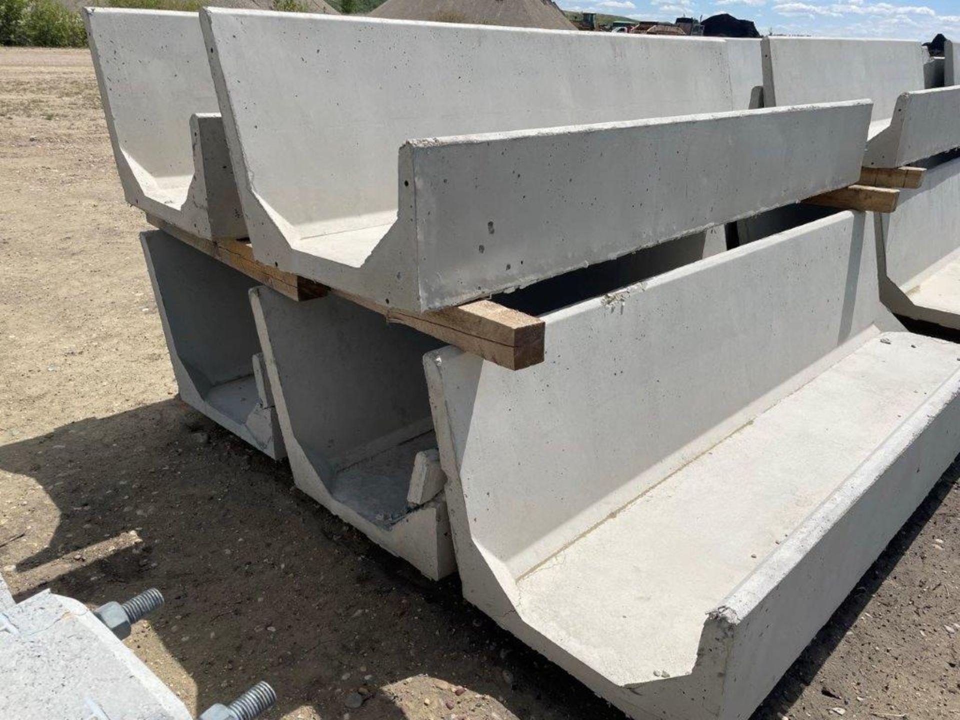 5-SECTIONS OF PRECAST CONCRETE FEED BUNKS, 10FTX36"X27" (TIMES THE MONEY) - Image 2 of 5