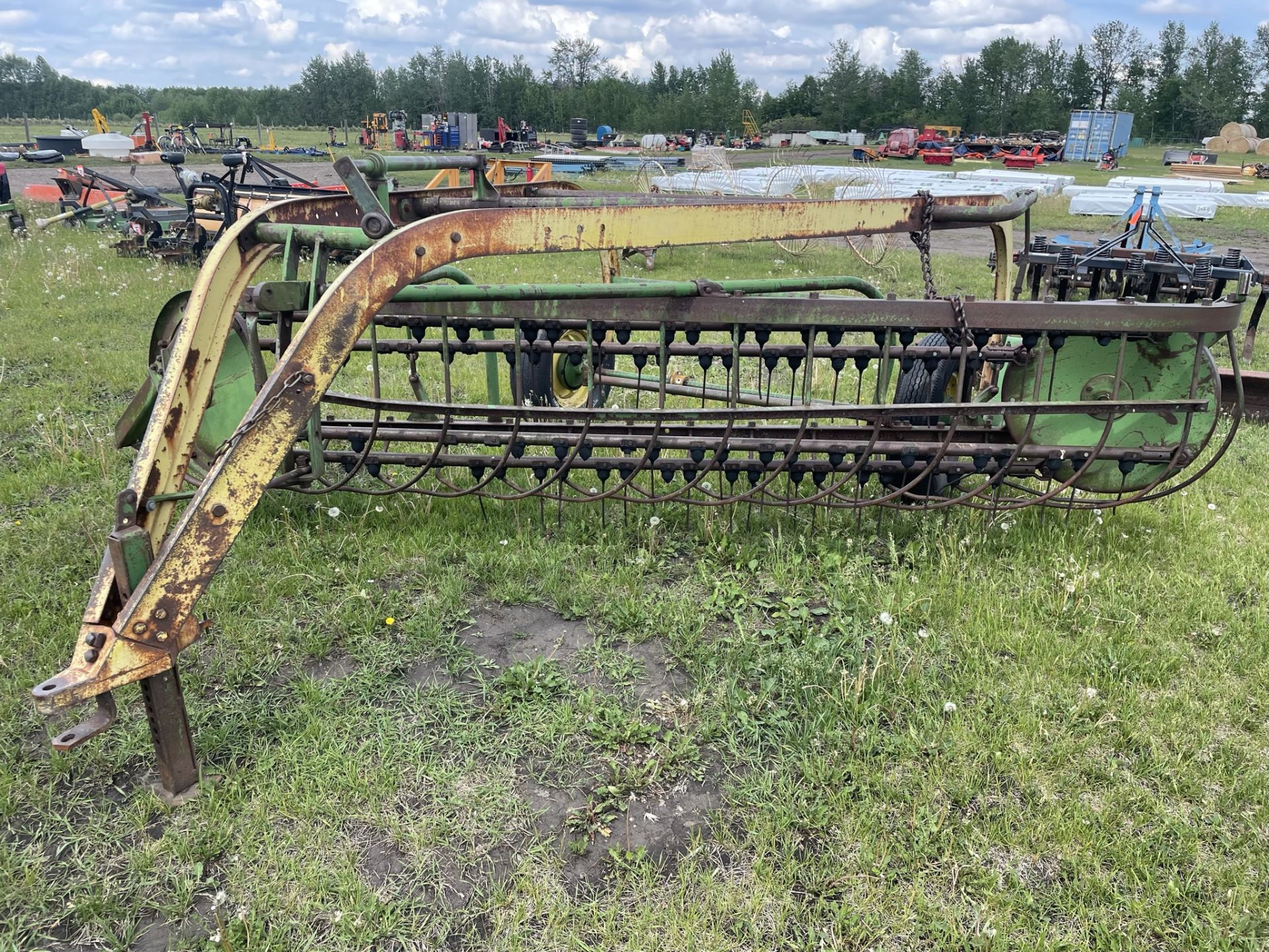 JOHN DEERE 896A HAY RAKE, S/N 16930