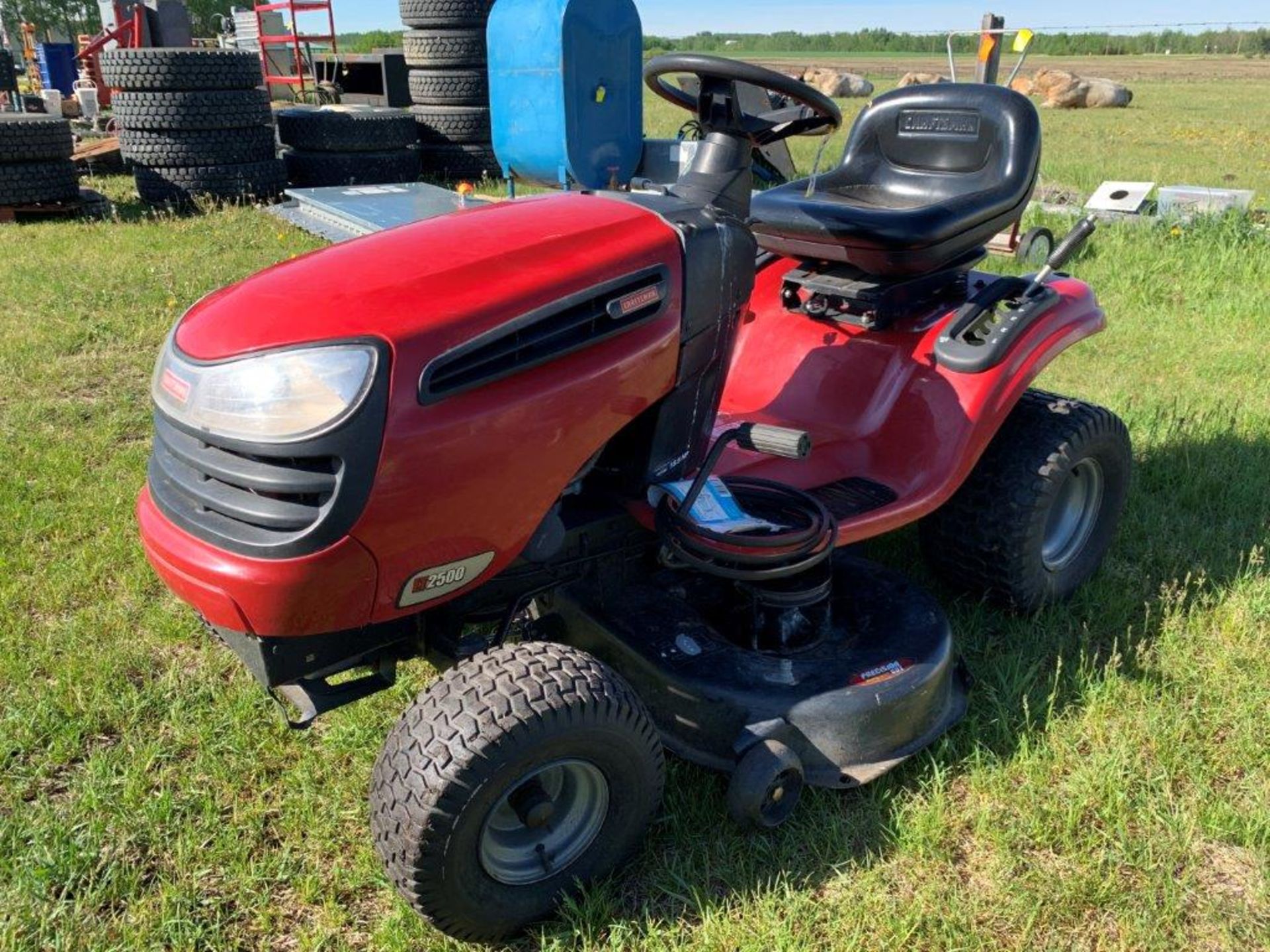 CRAFTSMAN LT2500 GARDEN TRACTOR W/ B&S 19.5HP ENGINE, 42" MOWER DECK, S/N 022912A001397