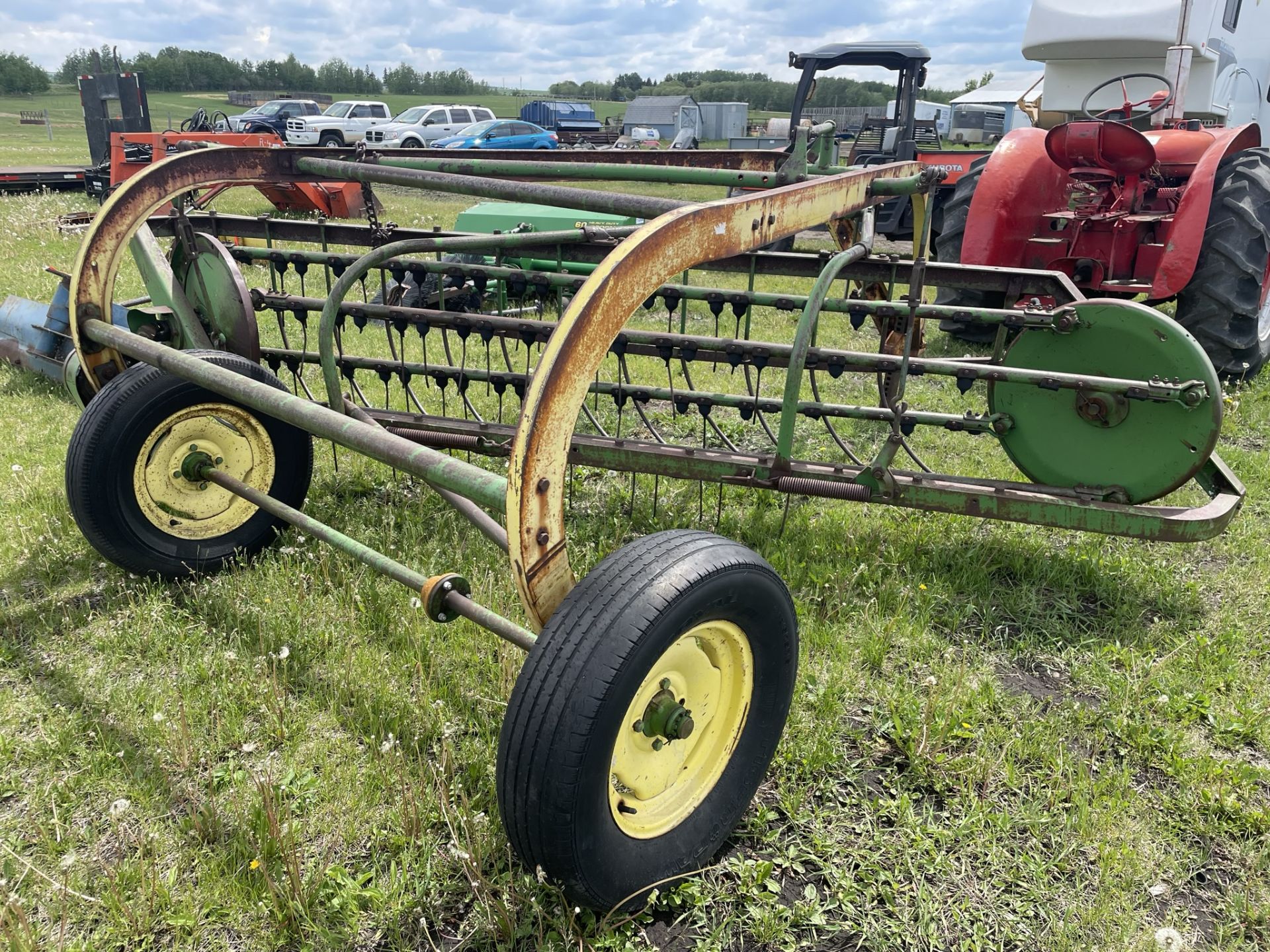 JOHN DEERE 896A HAY RAKE, S/N 16930 - Image 3 of 5