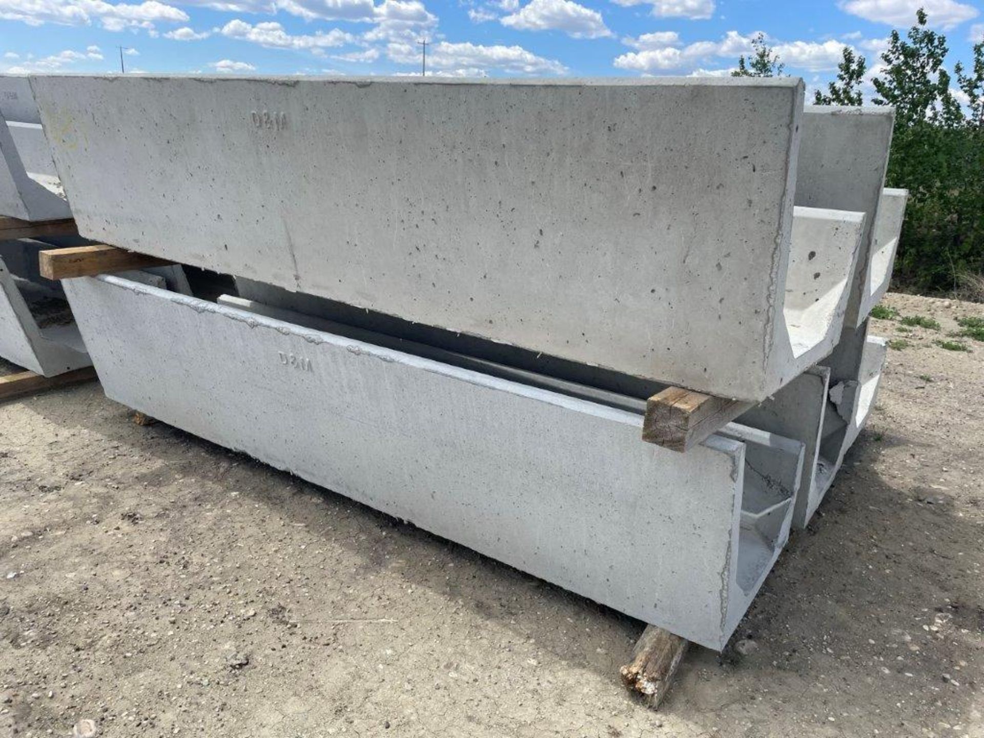 5-SECTIONS OF PRECAST CONCRETE FEED BUNKS, 10FTX36"X27" (TIMES THE MONEY) - Image 4 of 5