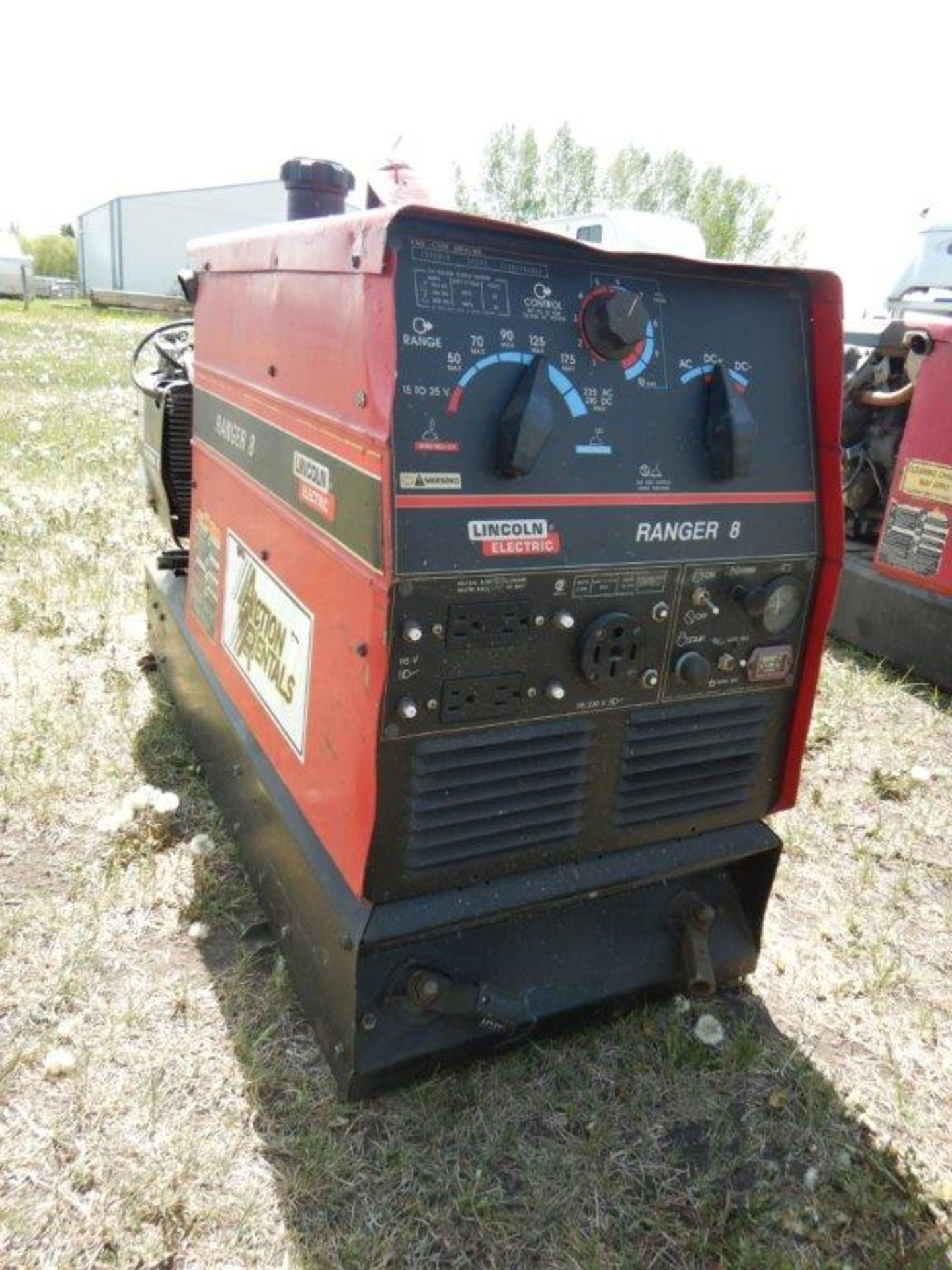 LINCOLN ELEC. RANGER 8 ARC WELDING POWER SOURCE W/ ONAN PERFORMER ENGINE, 1635.7 HOURS SHOWING - Image 3 of 3