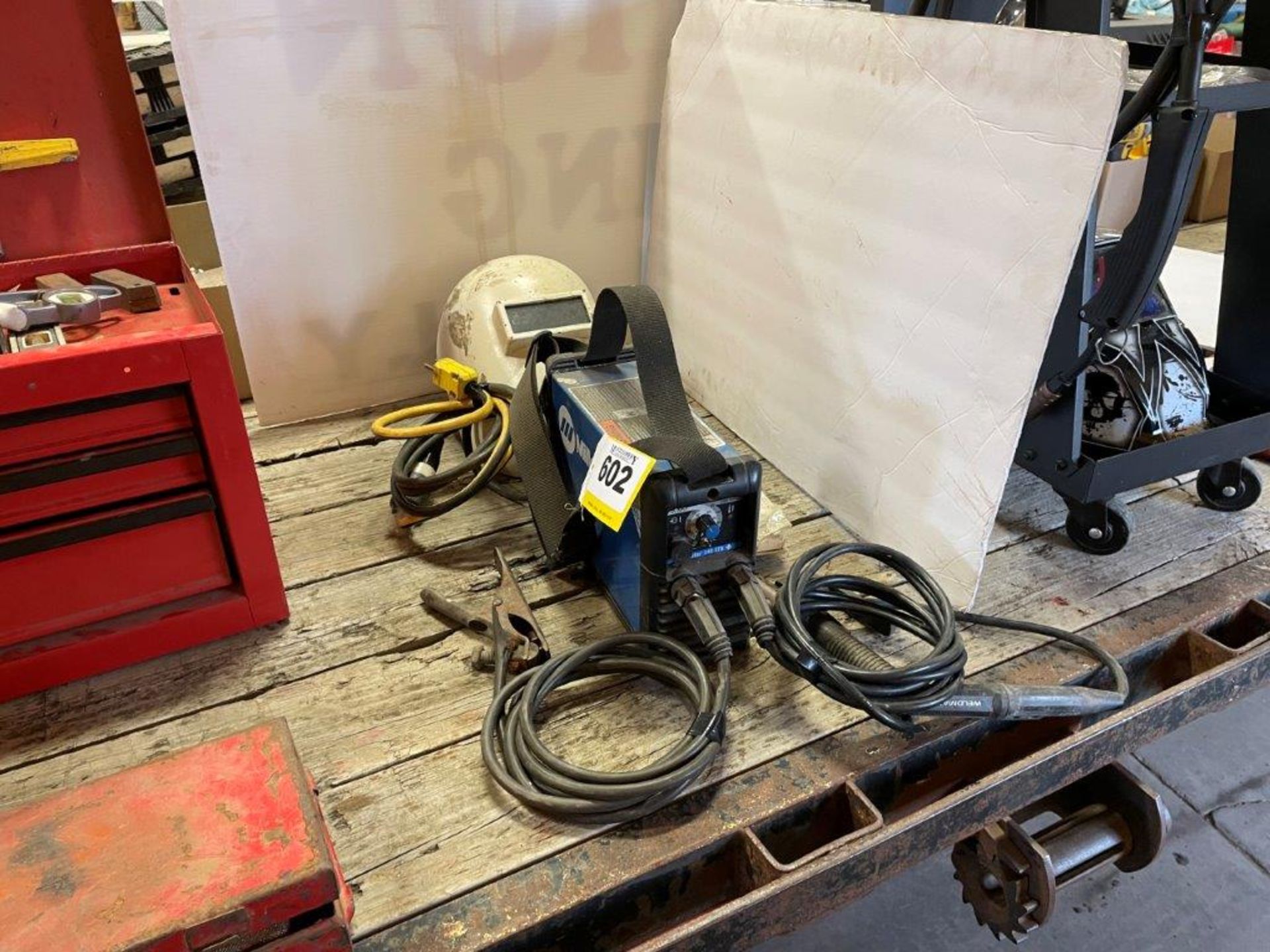 MILLER MAXSTAR 40 STP+, 115/230V, AMP 25/16, MODEL N903643, W/ OPEN BOX OF WELDING RODS, NO NAME