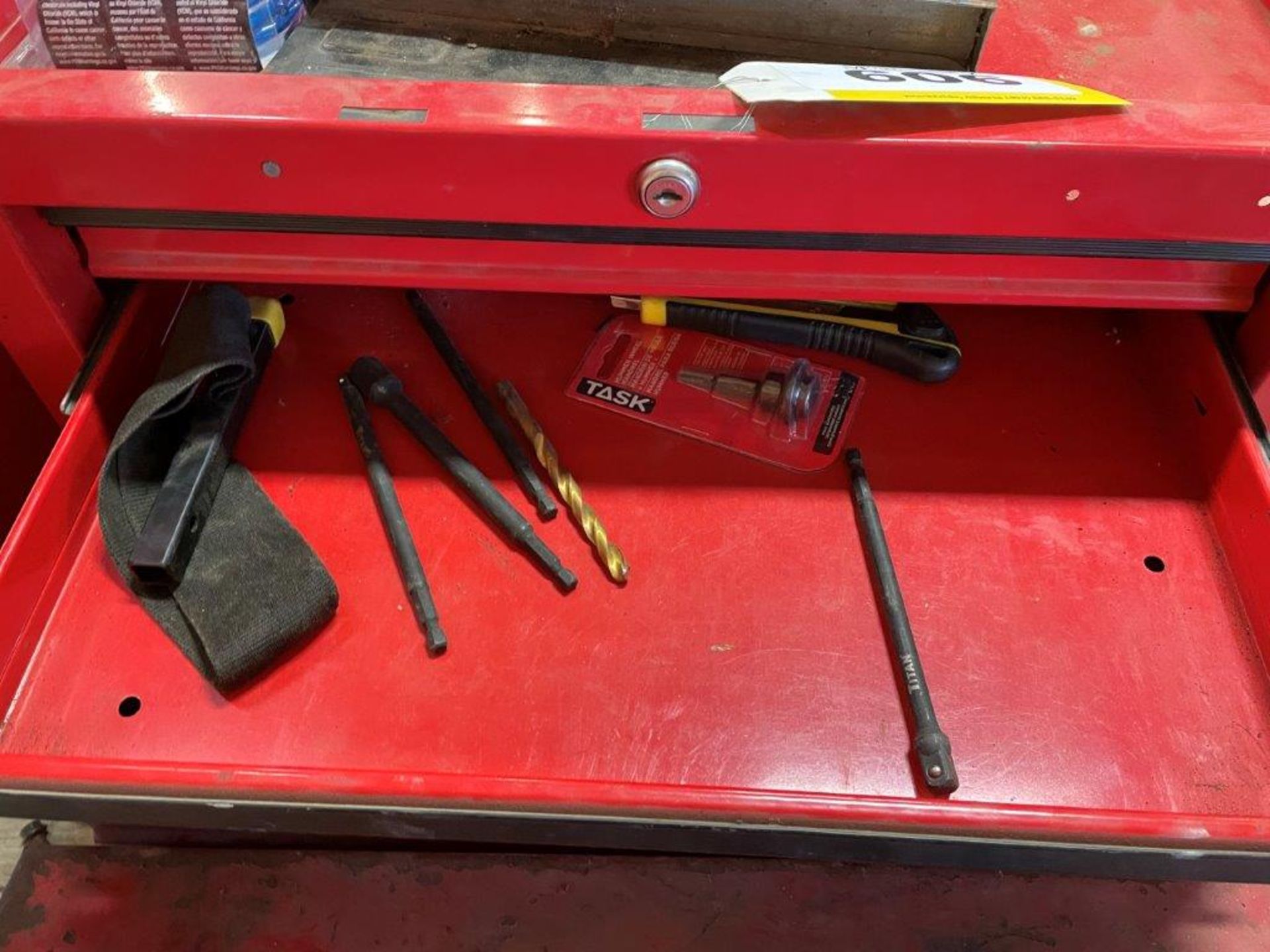 22"W X 12"H TOOL CHEST W/ ASSORTED TOOLS - Image 4 of 5