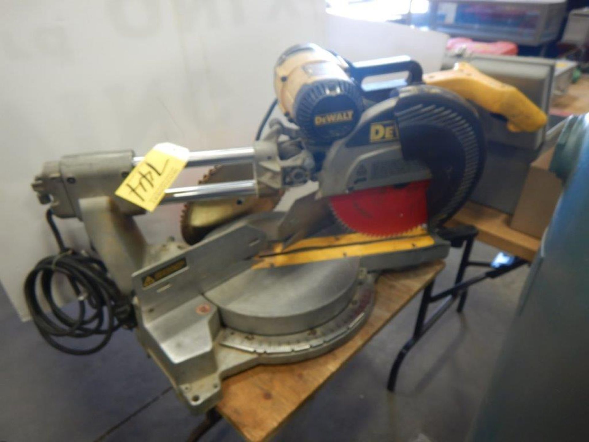 DEWALT DW708 12IN COMPOUND SLIDING MITRE SAW