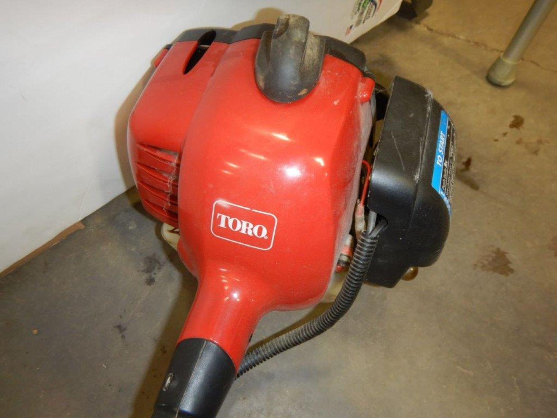 TORO STRING TRIMER W/ 2-STROKE ENGINE AND EXTRA STRING - Image 2 of 4