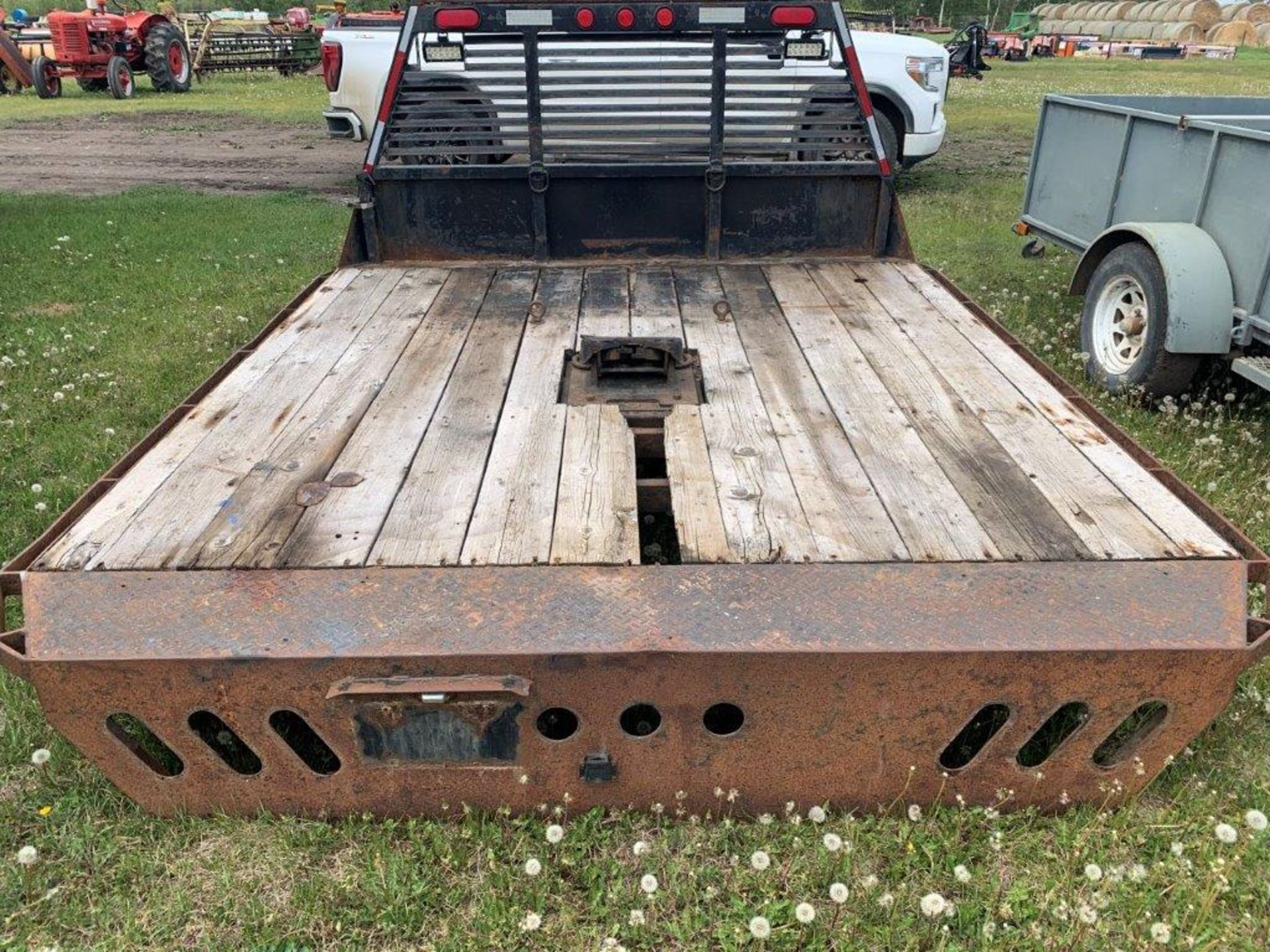 STEEL FRAME P/U TRUCK FLAT DECK W/ 5TH WHEEL HITCH, 110"X100", REQUIRES TAIL LIGHTS - Image 3 of 3