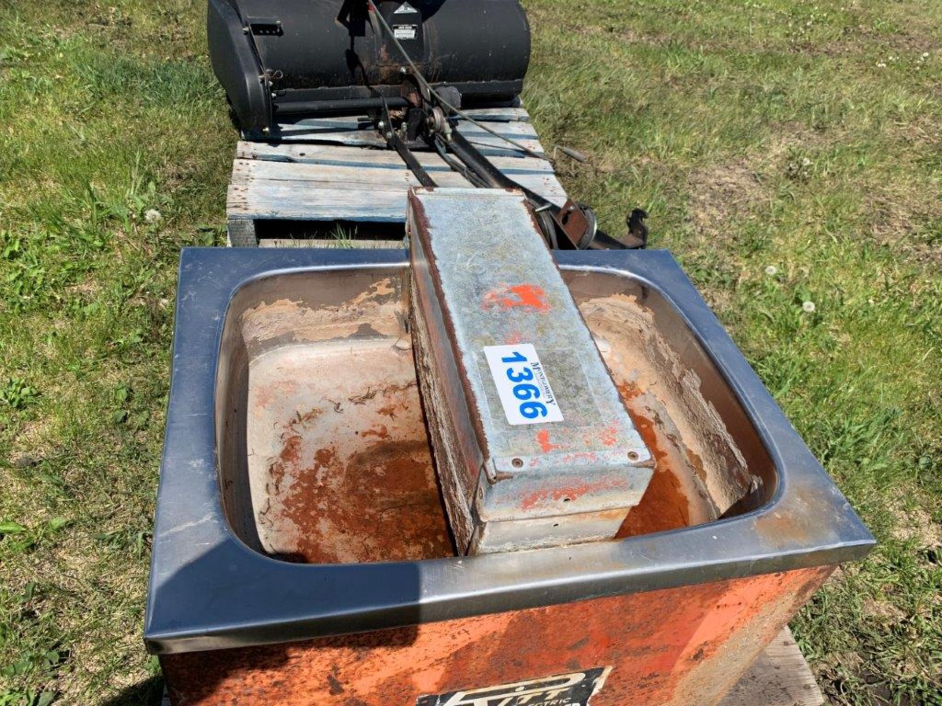 RITT LIVESTOCK WATERER - Image 2 of 3