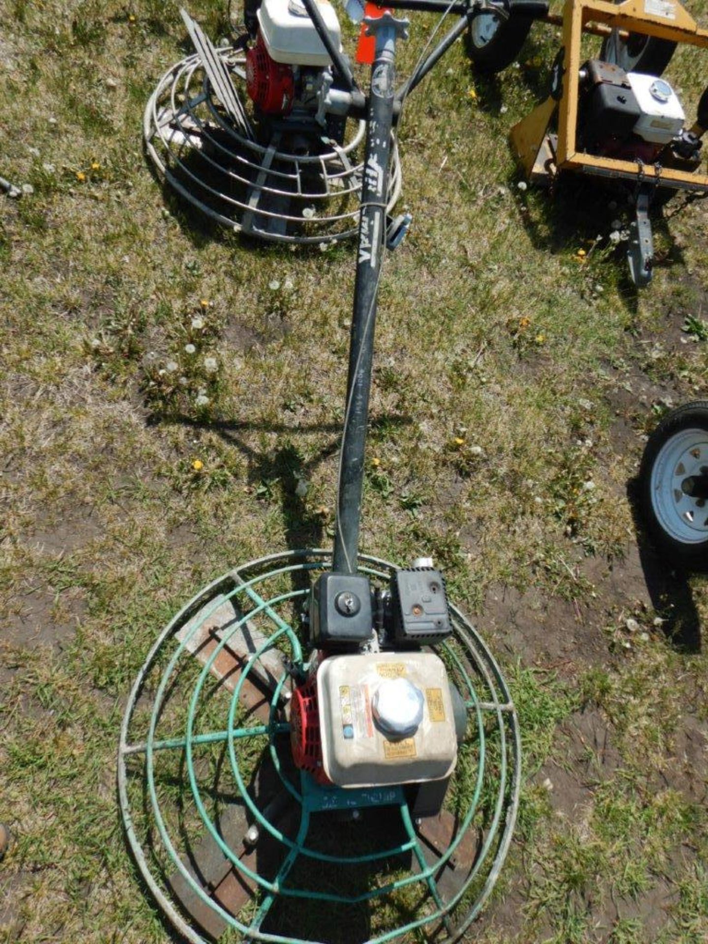 CONCRETE FINISHING POWER TROWEL W/ 5.5HP GAS ENGINE - Image 2 of 3