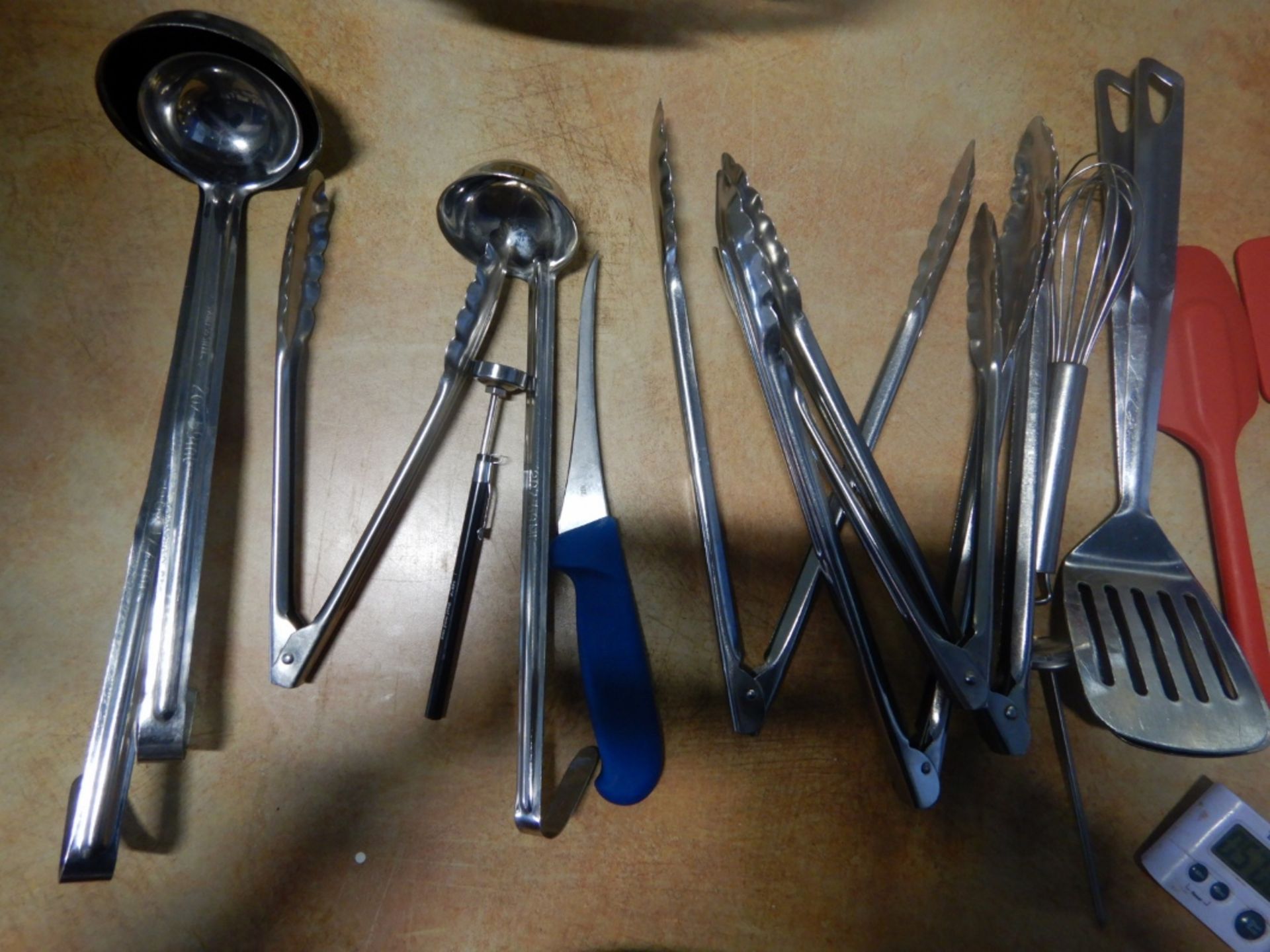 L/O ASSORTED SERVING SPOONS, SHARPENING STONES, MIXERS, ICE CREAM SCOOP, ETC. - Image 5 of 7