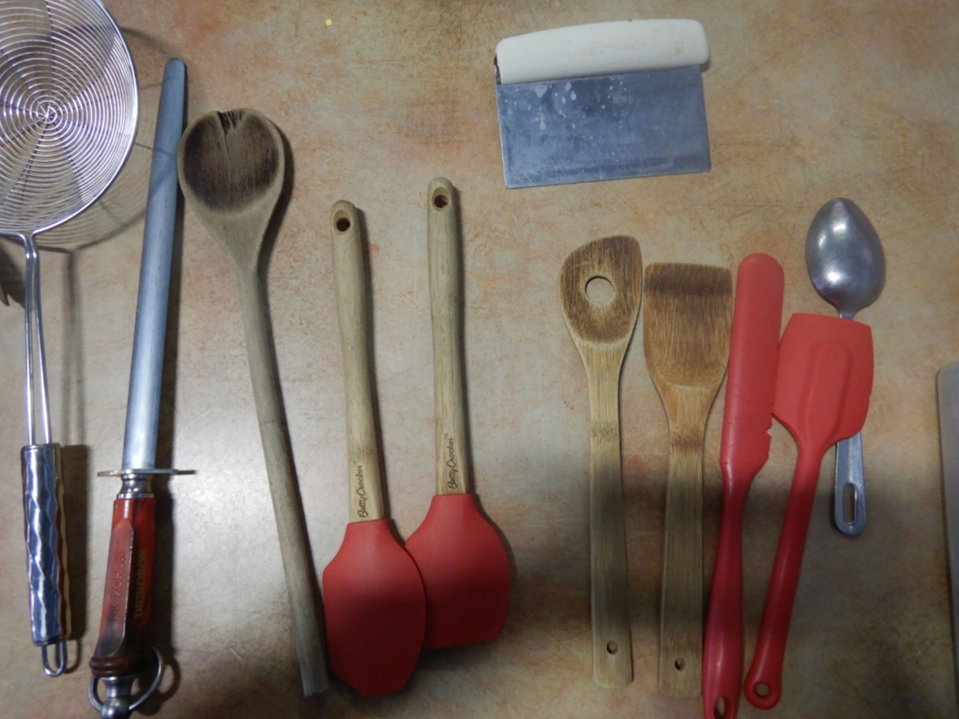 L/O ASSORTED SERVING SPOONS, SHARPENING STONES, MIXERS, ICE CREAM SCOOP, ETC. - Image 4 of 7