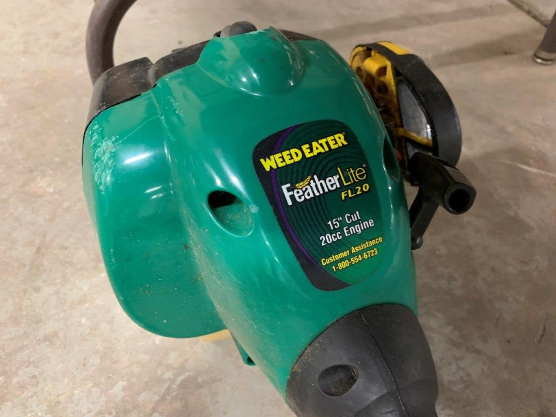 A25 - FEATHERLITE WEED EATER NFL20 15IN 20CC ENGINE - Image 2 of 3