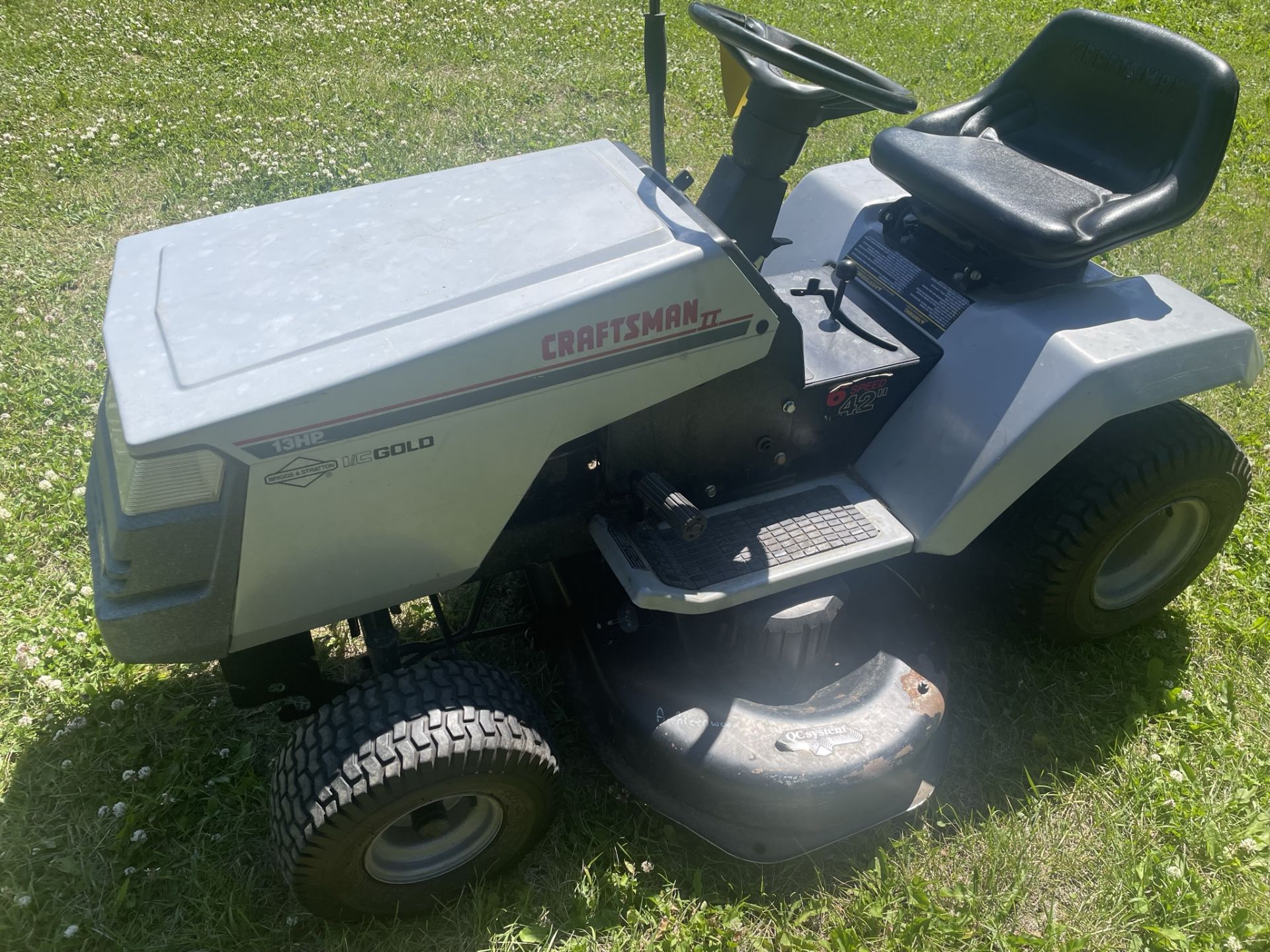 CRAFTSMEN II LT 4000 GARDEN TRACTOR W/ BRIGGS & STRATTON GAS ENG., 6-SPEED, 42” BELLY MOUNT MOWER