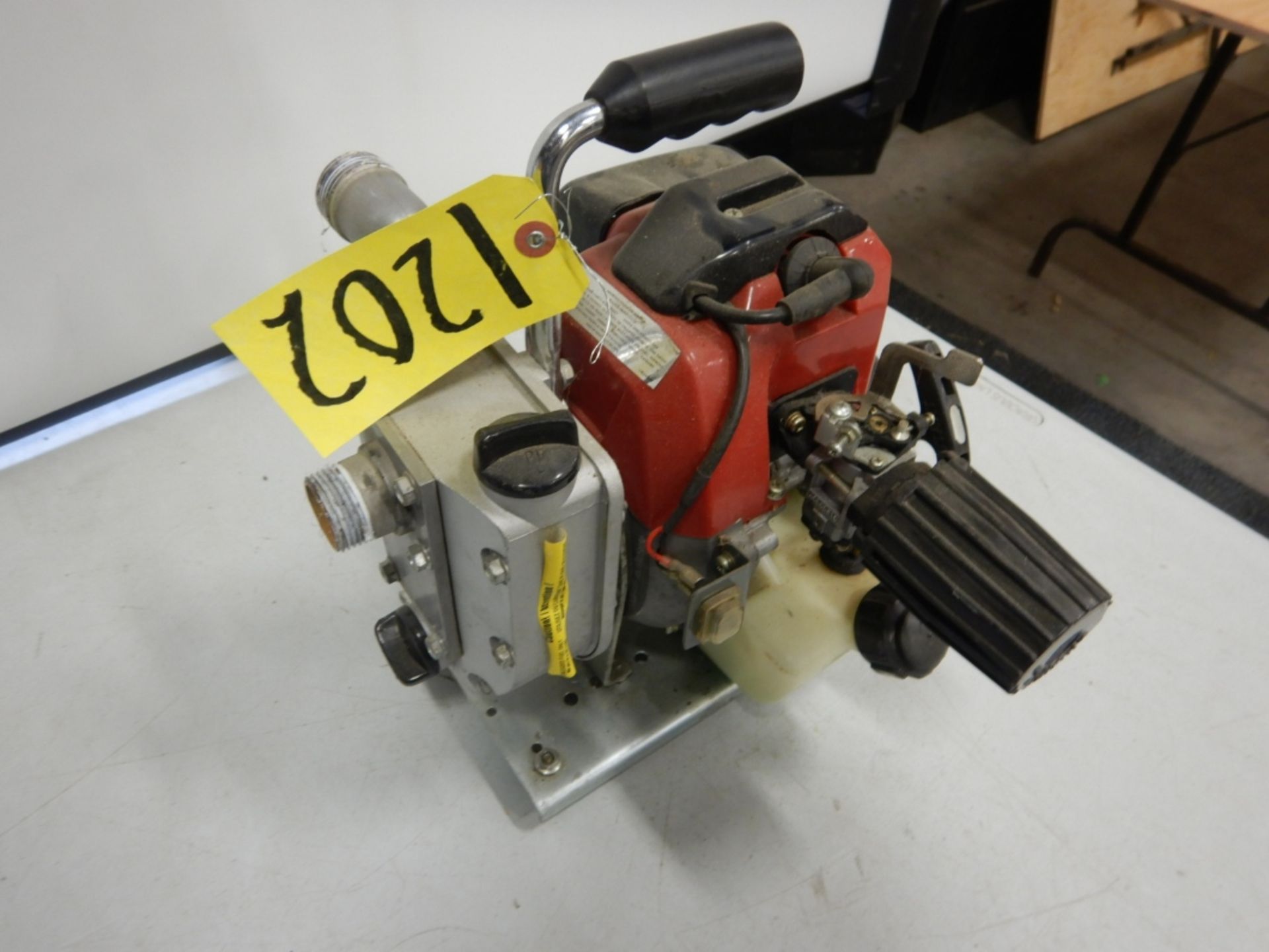 POWER FIST 1IN WATER PUMP GAS 2 STROKE ENGINE - Image 3 of 5