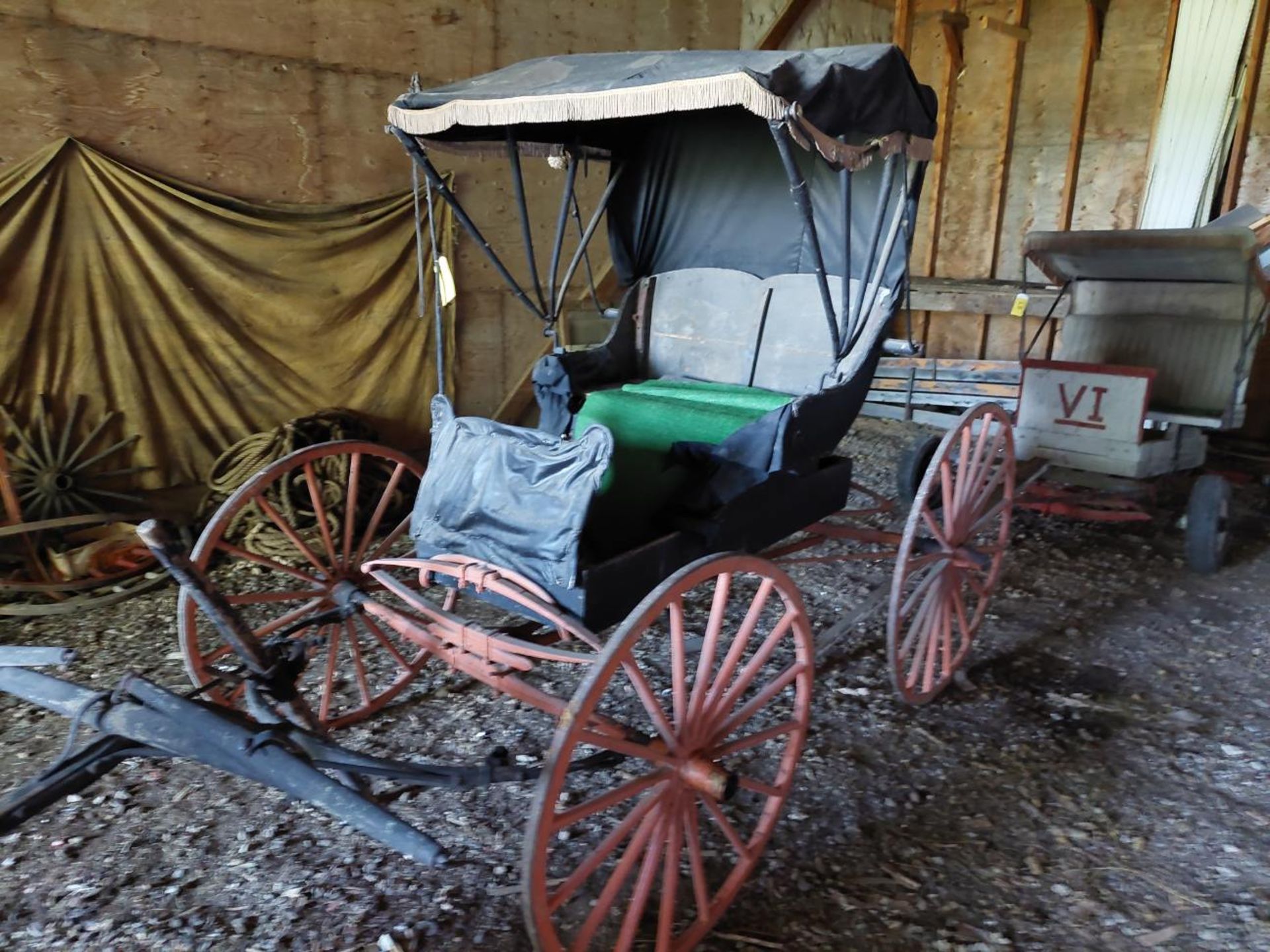 ANTIQUE HORSE DRAWN DOCTORS BUGGY (SAID TO BE ORIGINAL) - Image 3 of 7