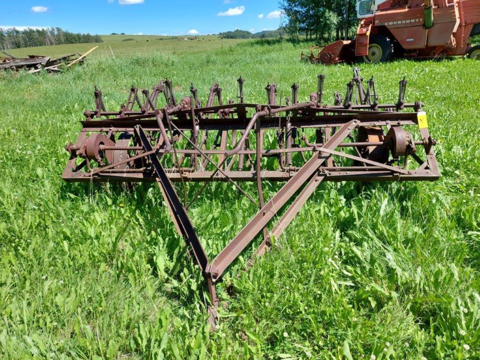 9FT DUCK FOOT CULTIVATOR - Image 2 of 2