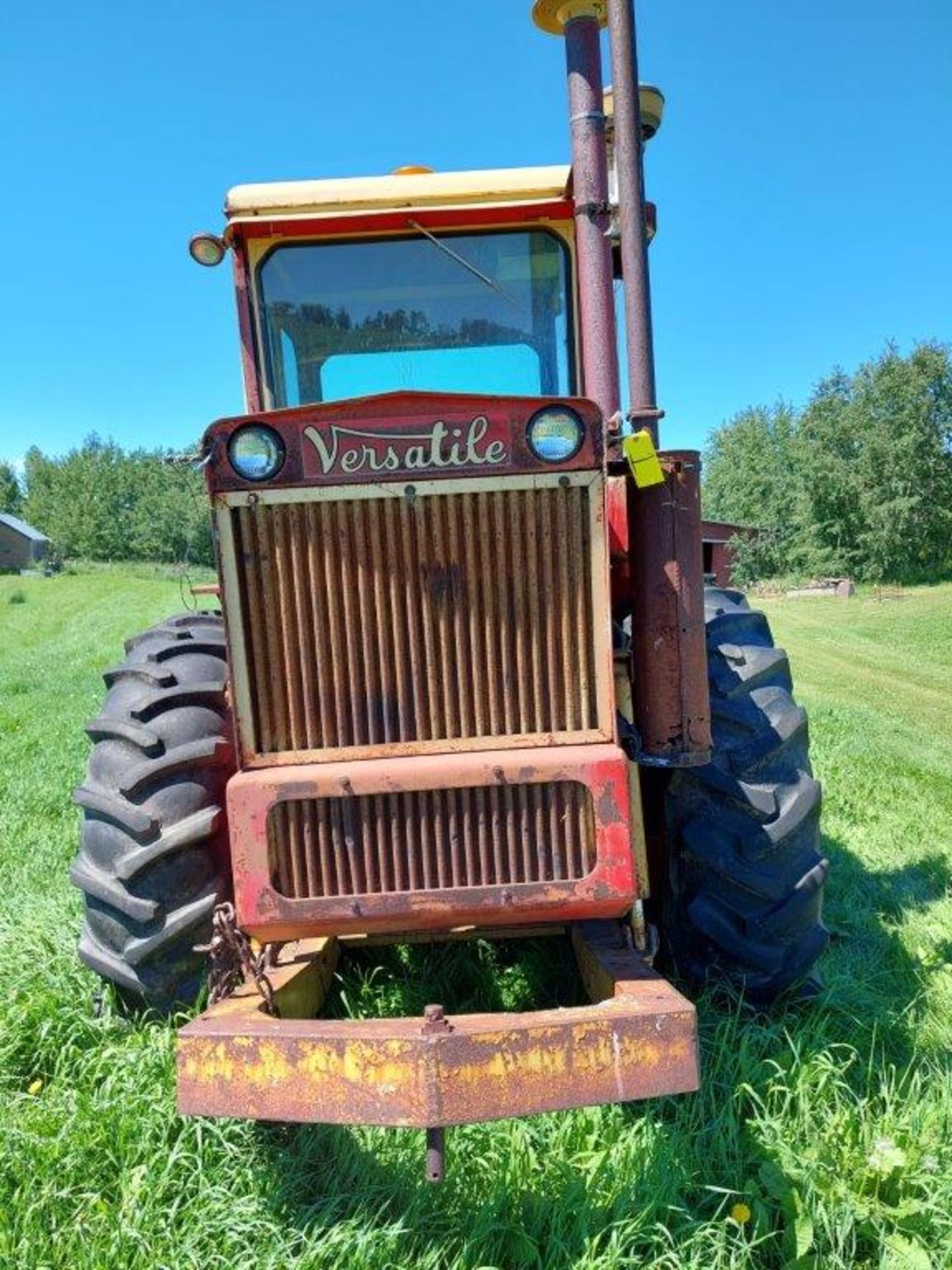 VERSATILE 125 4WD TRACTOR W/ CAB, 9FT BLADE, FORD HD IND. GAS ENG., 18.4X38 RUBBER - Image 3 of 5