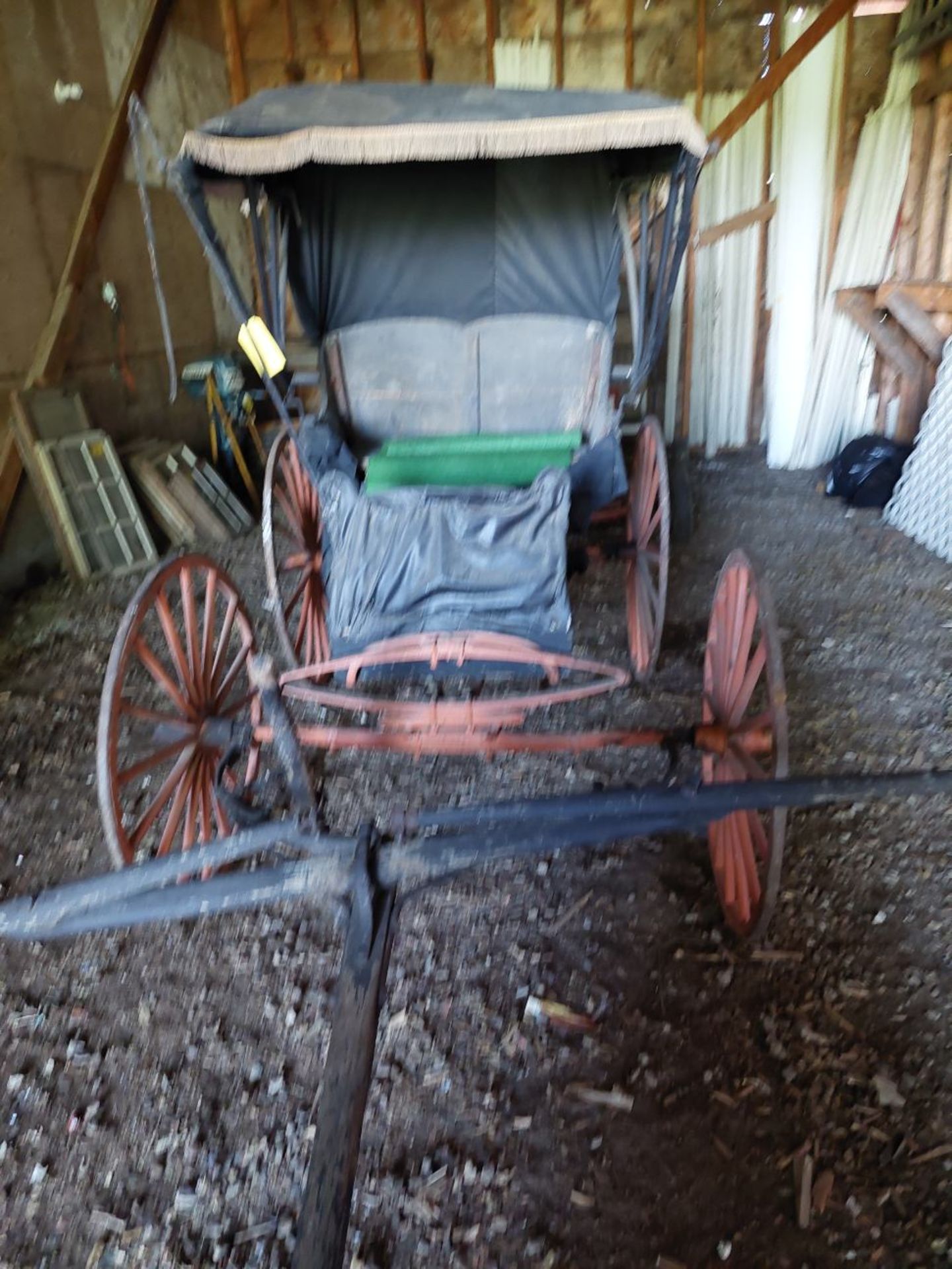 ANTIQUE HORSE DRAWN DOCTORS BUGGY (SAID TO BE ORIGINAL) - Bild 2 aus 7