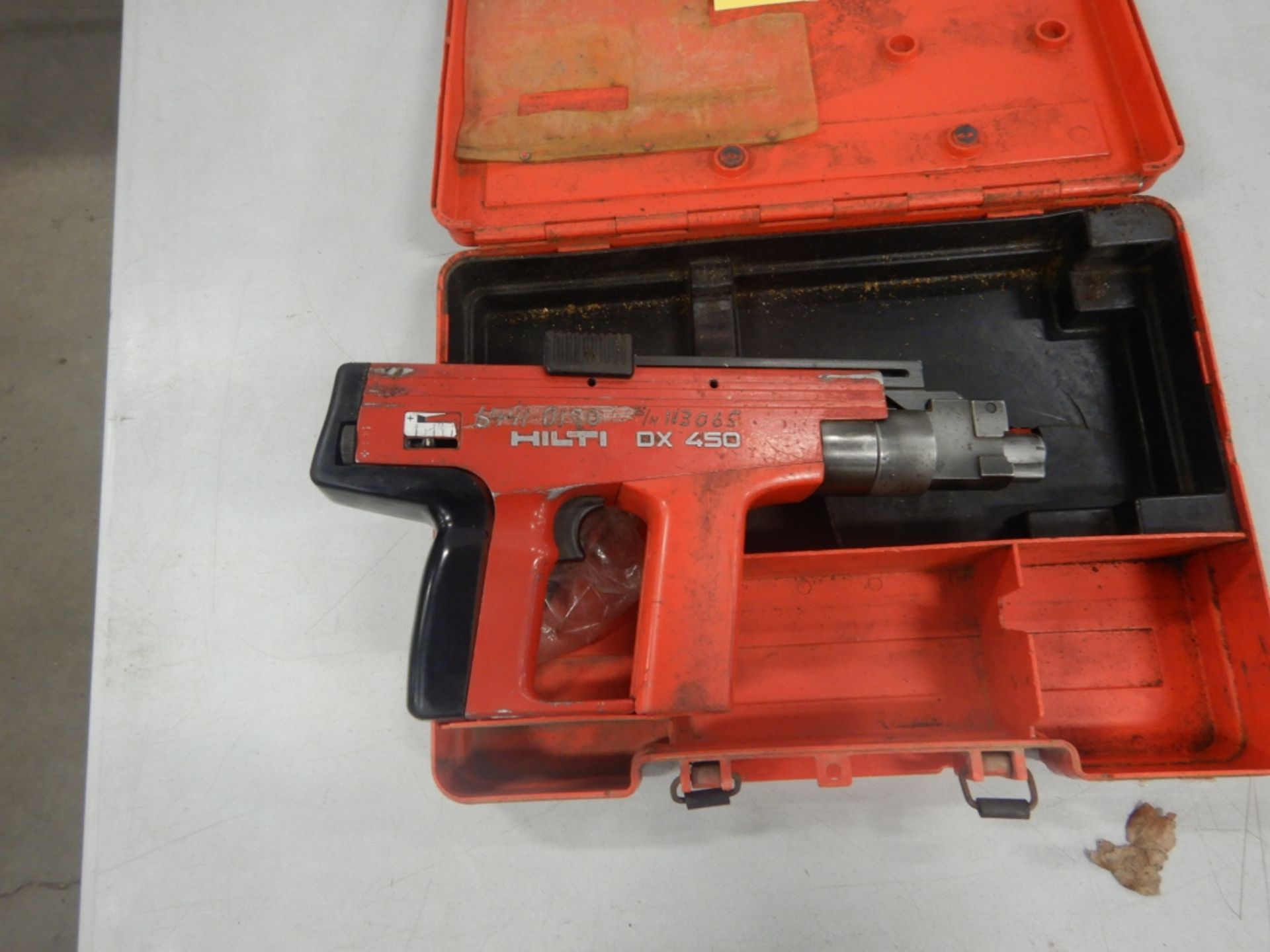A47 - HILTI DX450 ACTUATED FASTENING TOOL, S/N 113065 - Image 2 of 3