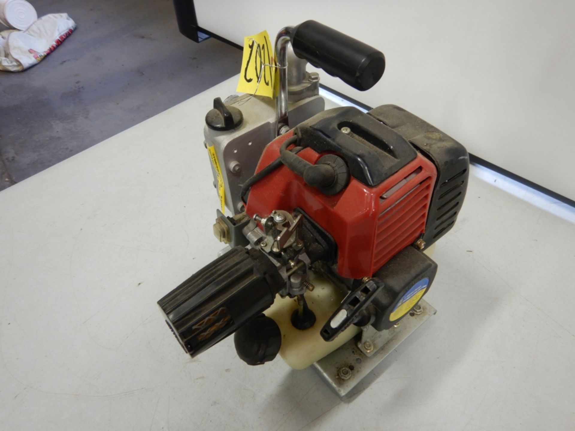 POWER FIST 1IN WATER PUMP GAS 2 STROKE ENGINE - Image 2 of 5