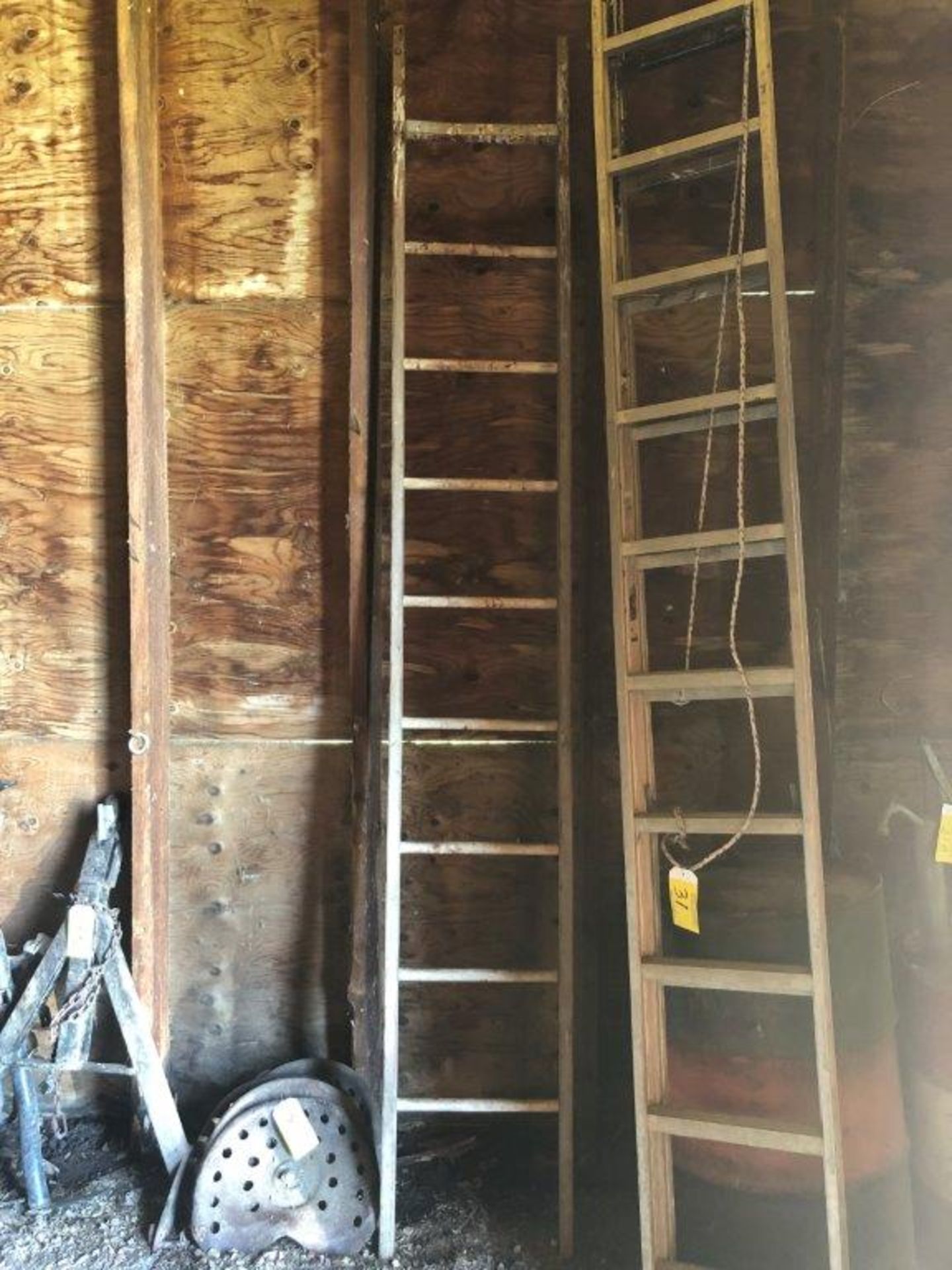 10FT ALUMINUM EXTENSION LADDER AND 10FT WOODEN LADDER - Image 3 of 3