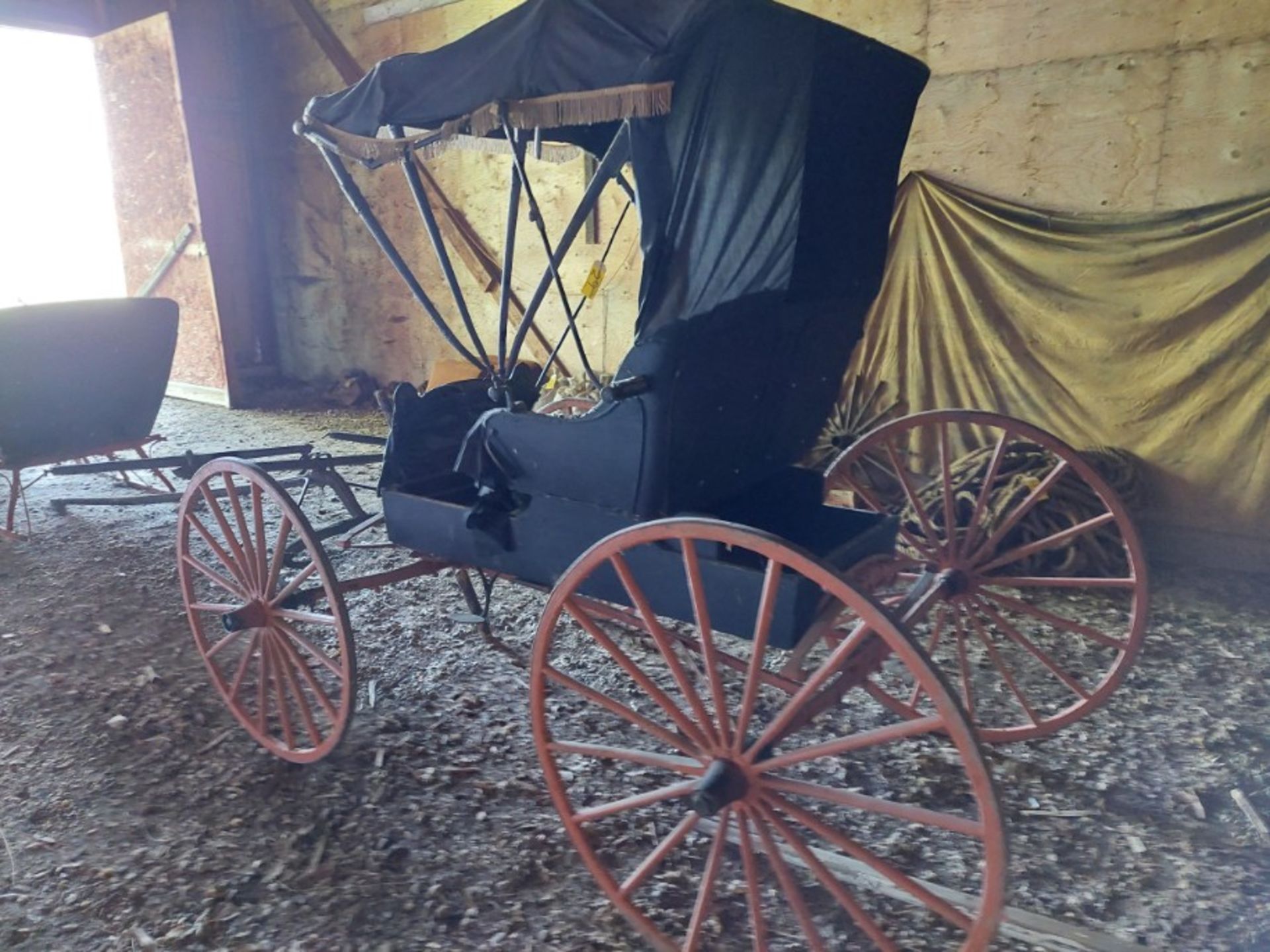 ANTIQUE HORSE DRAWN DOCTORS BUGGY (SAID TO BE ORIGINAL) - Image 4 of 7
